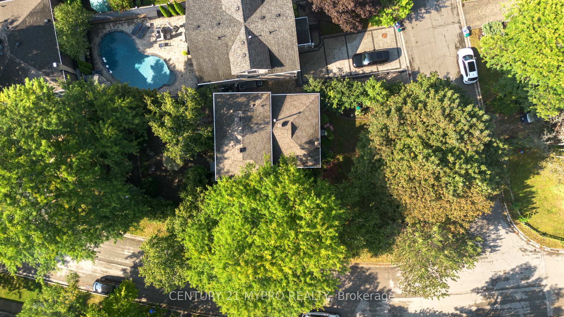 Photo 5 of 1242 Richards Crescent, Oakville, College Park — HOMEH