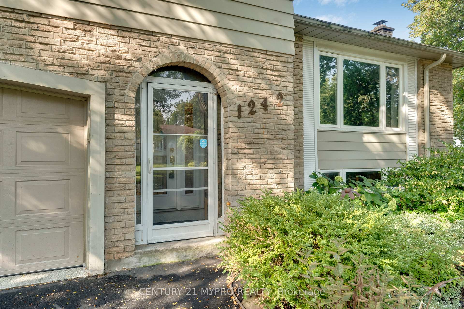 Photo 6 of 1242 Richards Crescent, Oakville, College Park — HOMEH