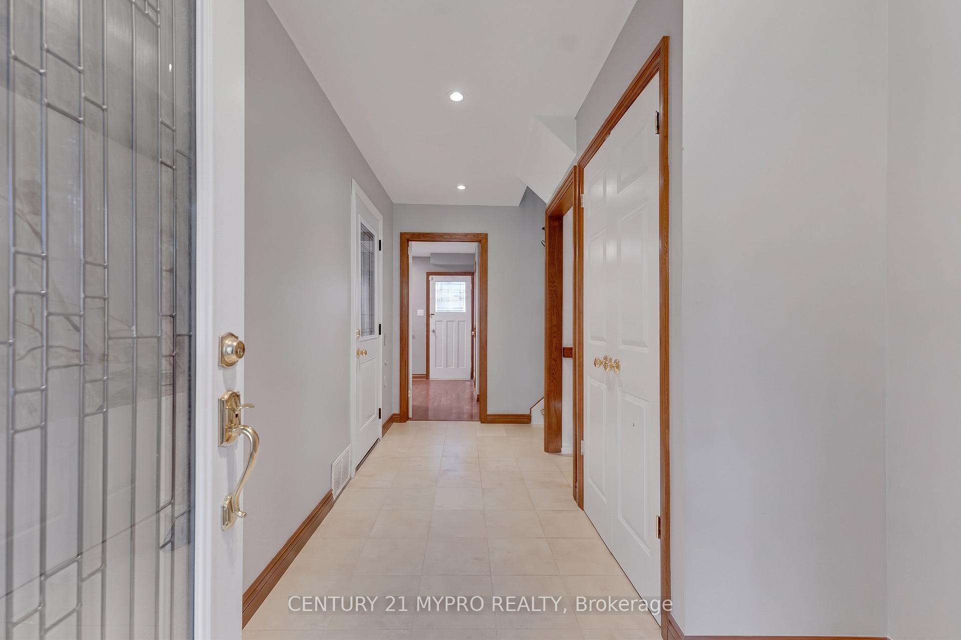 Photo 8 of 1242 Richards Crescent, Oakville, College Park — HOMEH