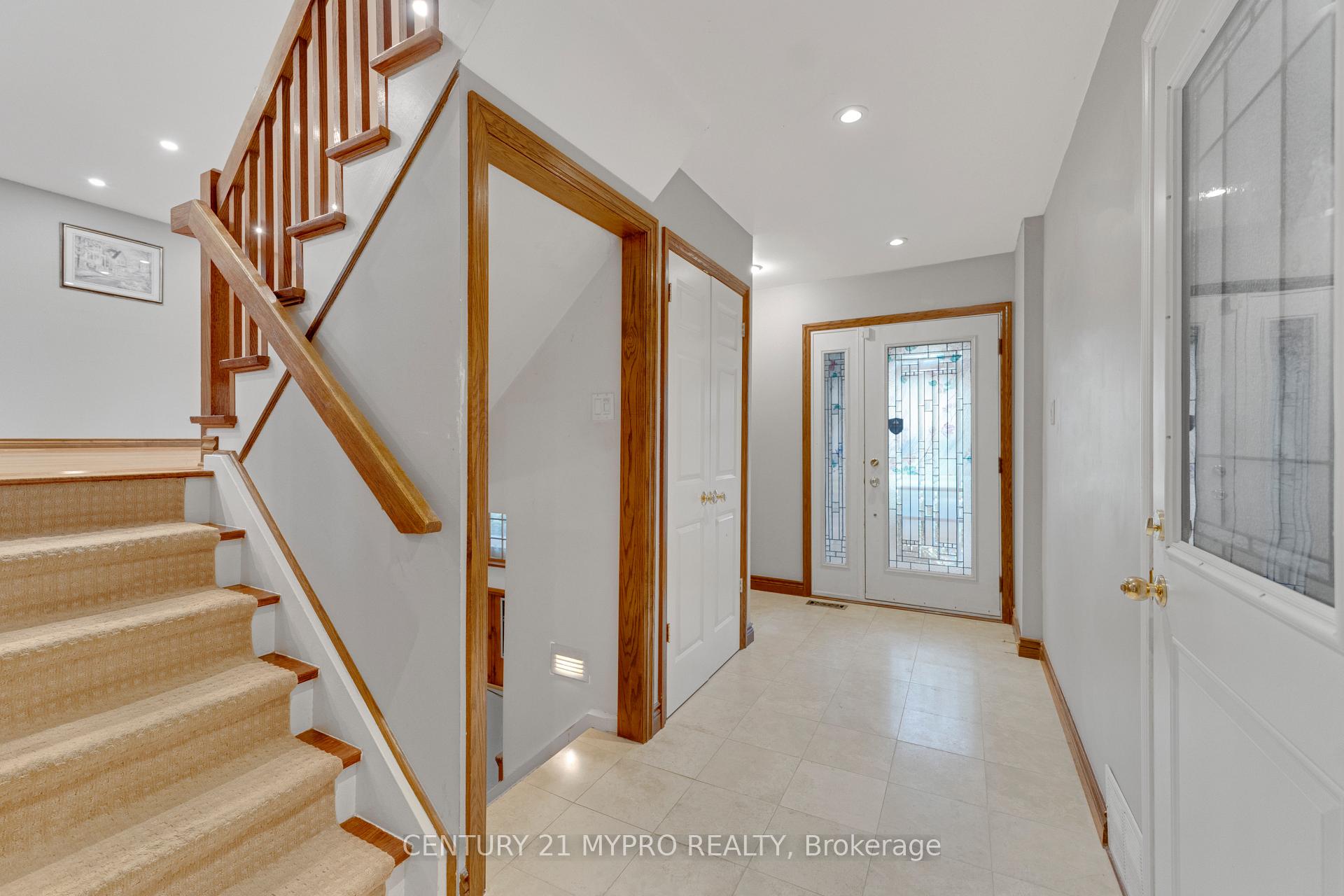 Photo 9 of 1242 Richards Crescent, Oakville, College Park — HOMEH