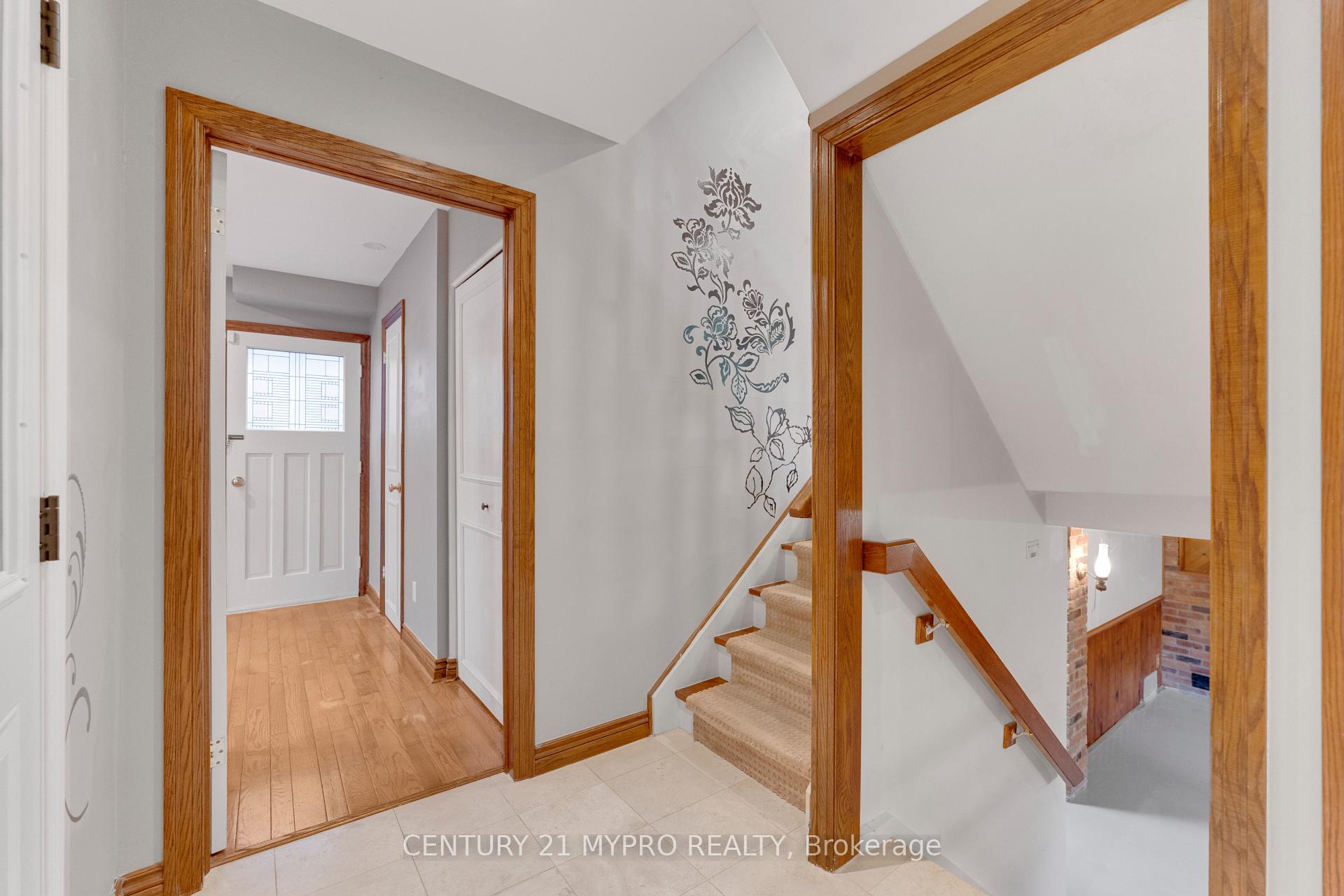 Photo 10 of 1242 Richards Crescent, Oakville, College Park — HOMEH