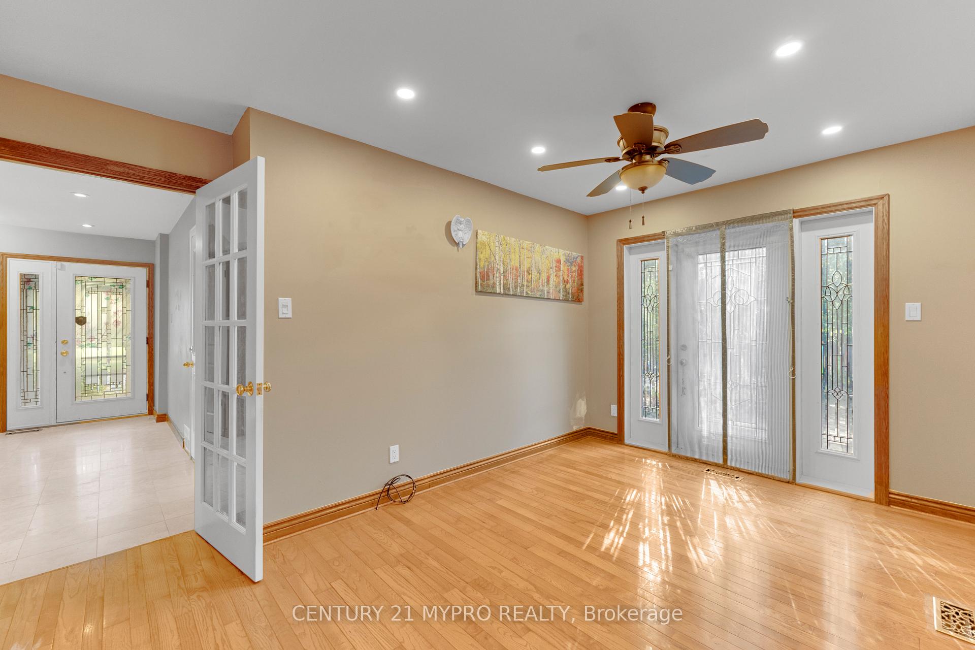 Photo 11 of 1242 Richards Crescent, Oakville, College Park — HOMEH