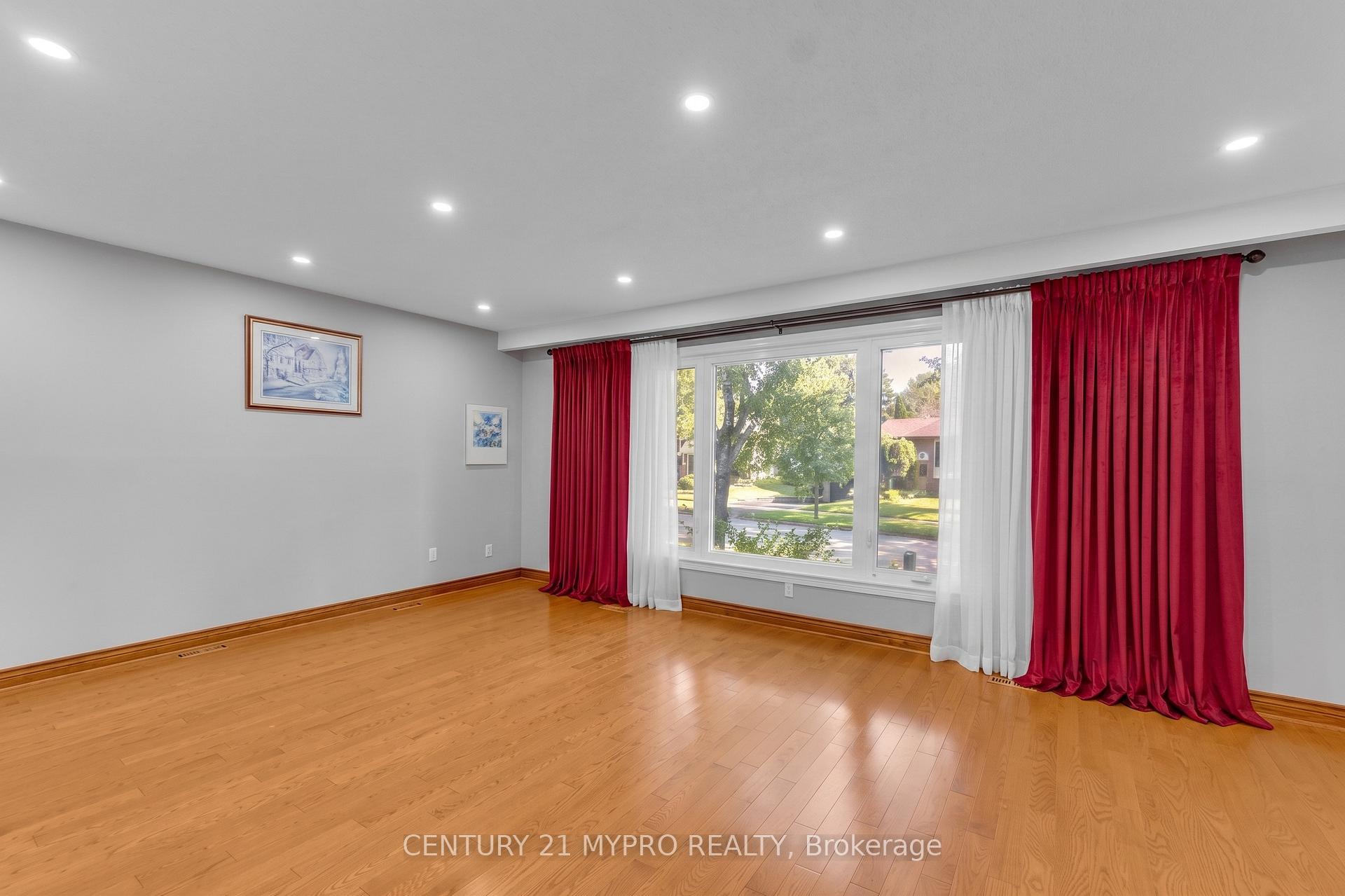 Photo 18 of 1242 Richards Crescent, Oakville, College Park — HOMEH