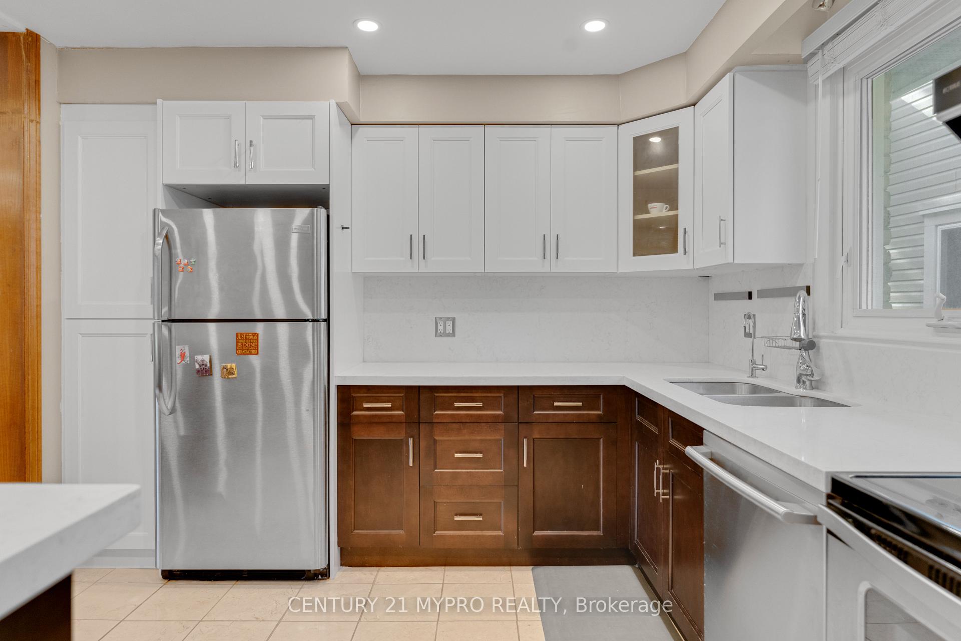 Photo 20 of 1242 Richards Crescent, Oakville, College Park — HOMEH