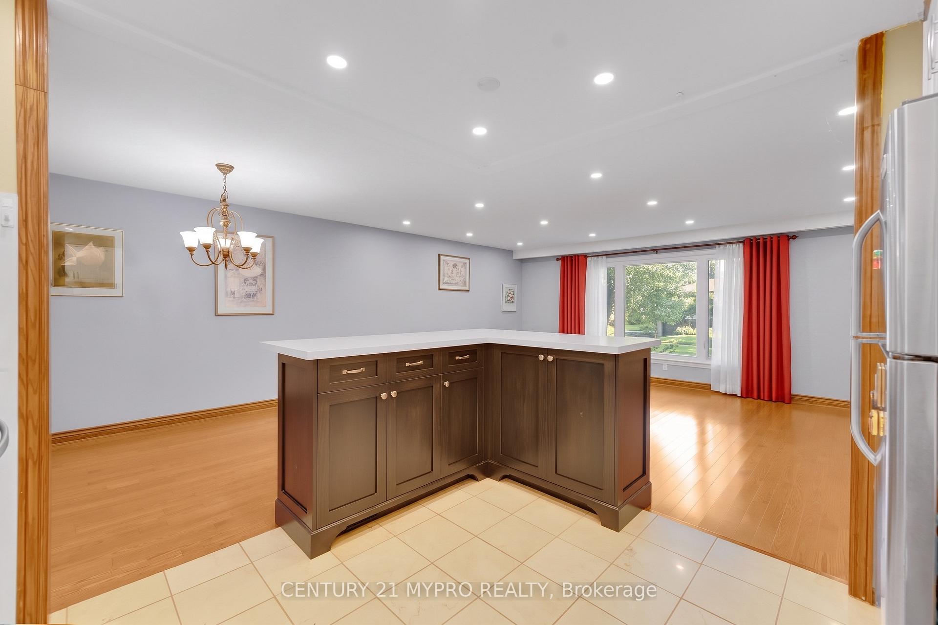 Photo 22 of 1242 Richards Crescent, Oakville, College Park — HOMEH