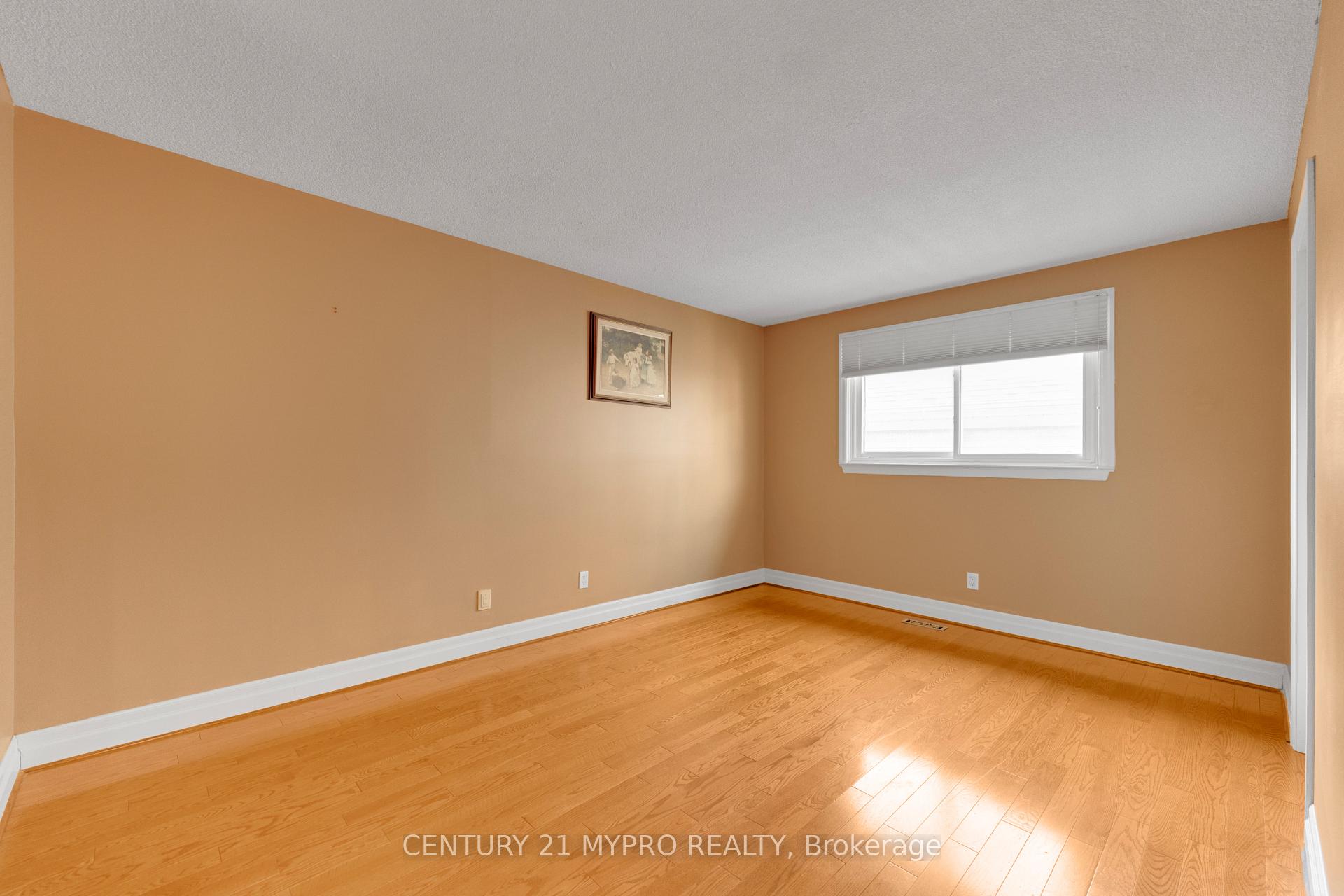 Photo 24 of 1242 Richards Crescent, Oakville, College Park — HOMEH