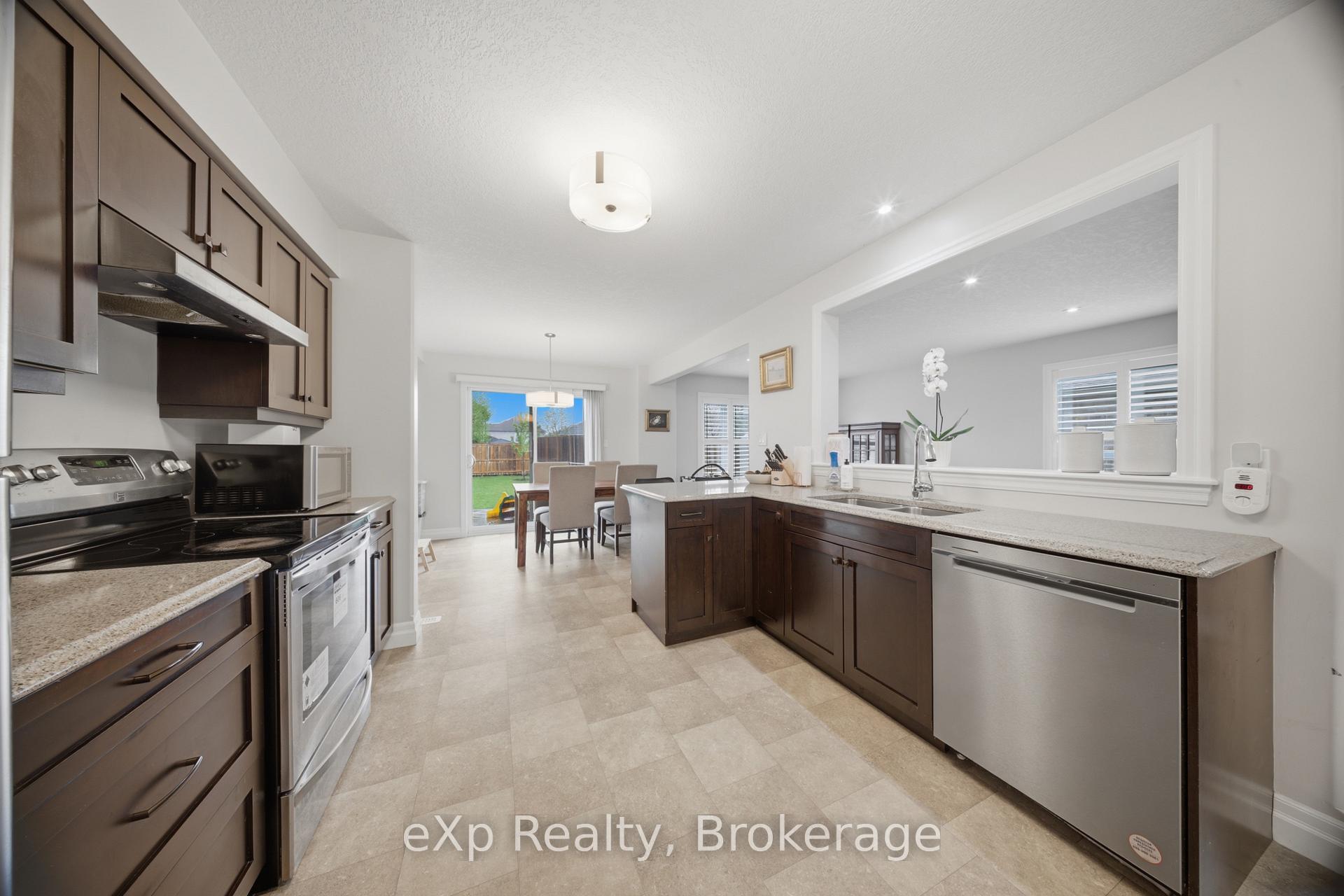 Photo 10 of 300 Hutton Street E, North Perth, Listowel — HOMEH