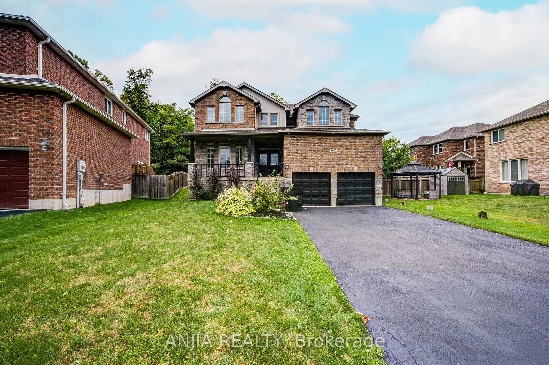Photo 2 of 1087 Nantyr Drive, Innisfil, Alcona — HOMEH