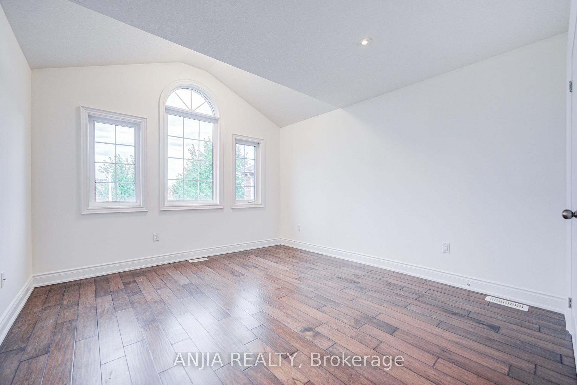 Photo 39 of 1087 Nantyr Drive, Innisfil, Alcona — HOMEH