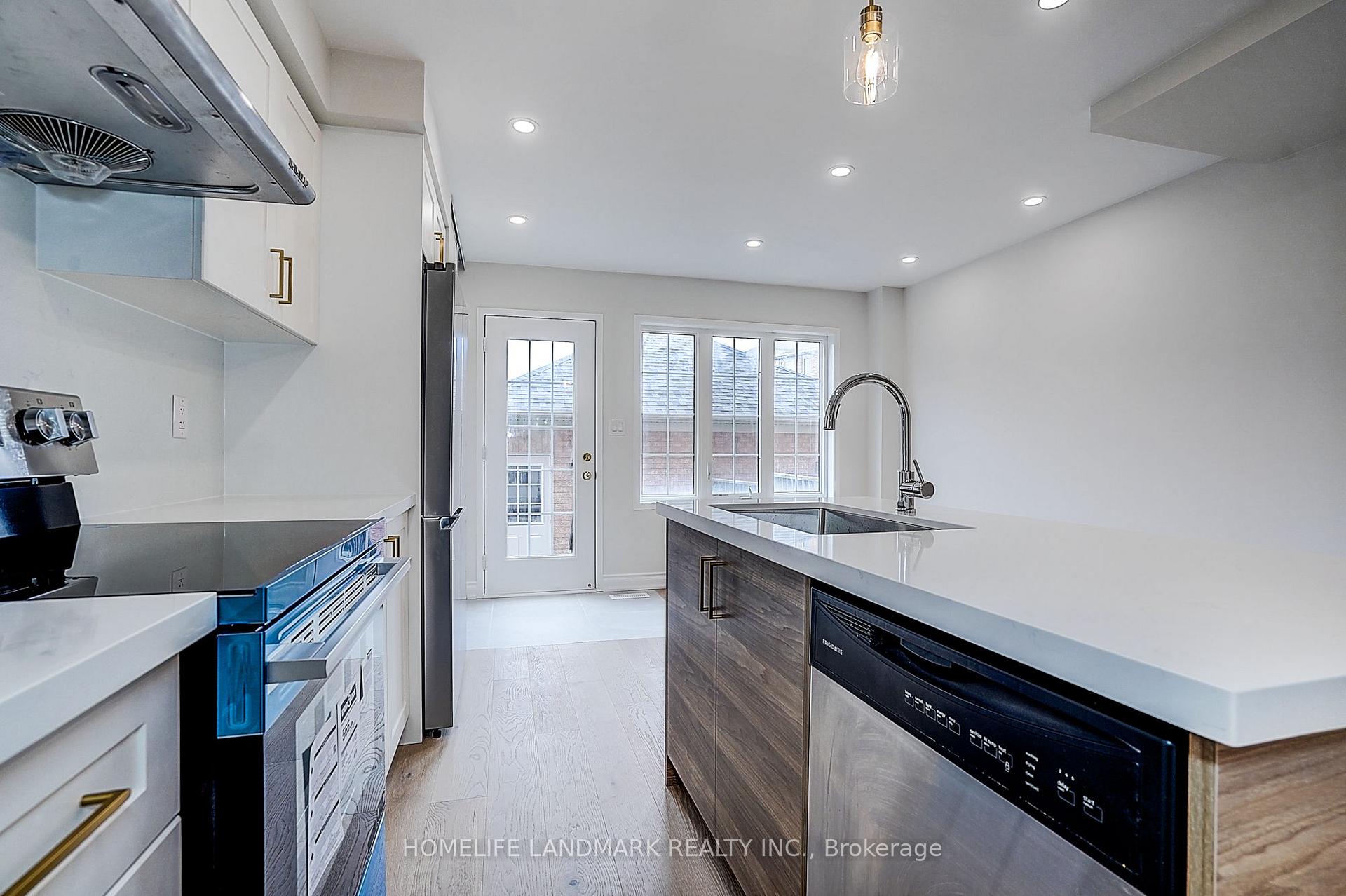Photo 18 of 403 White's Hill Avenue, Markham, Cornell — HOMEH