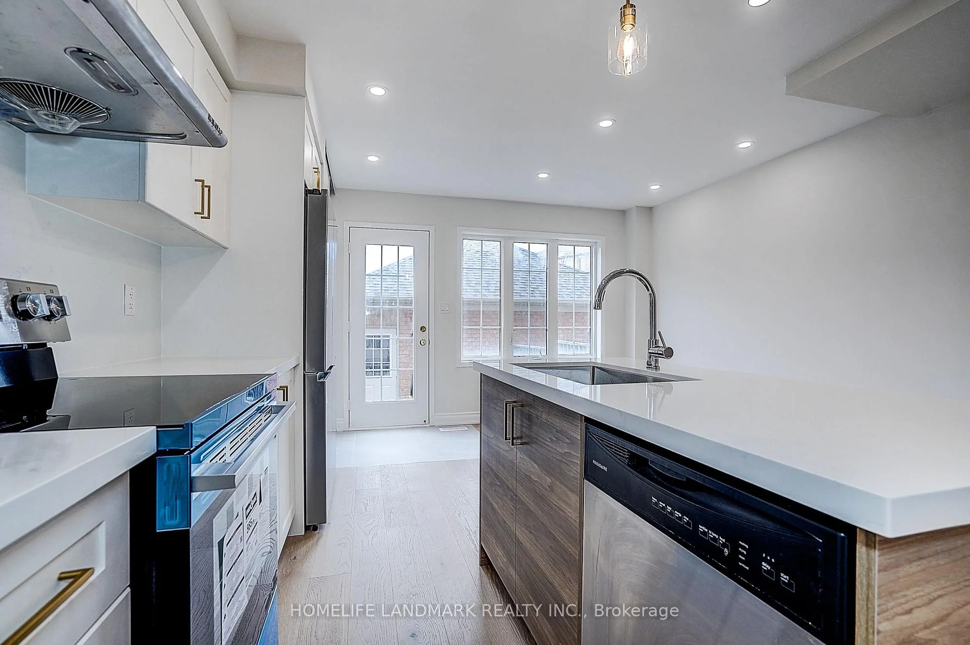 Photo 17 of 403 White's Hill Avenue, Markham, Cornell — HOMEH