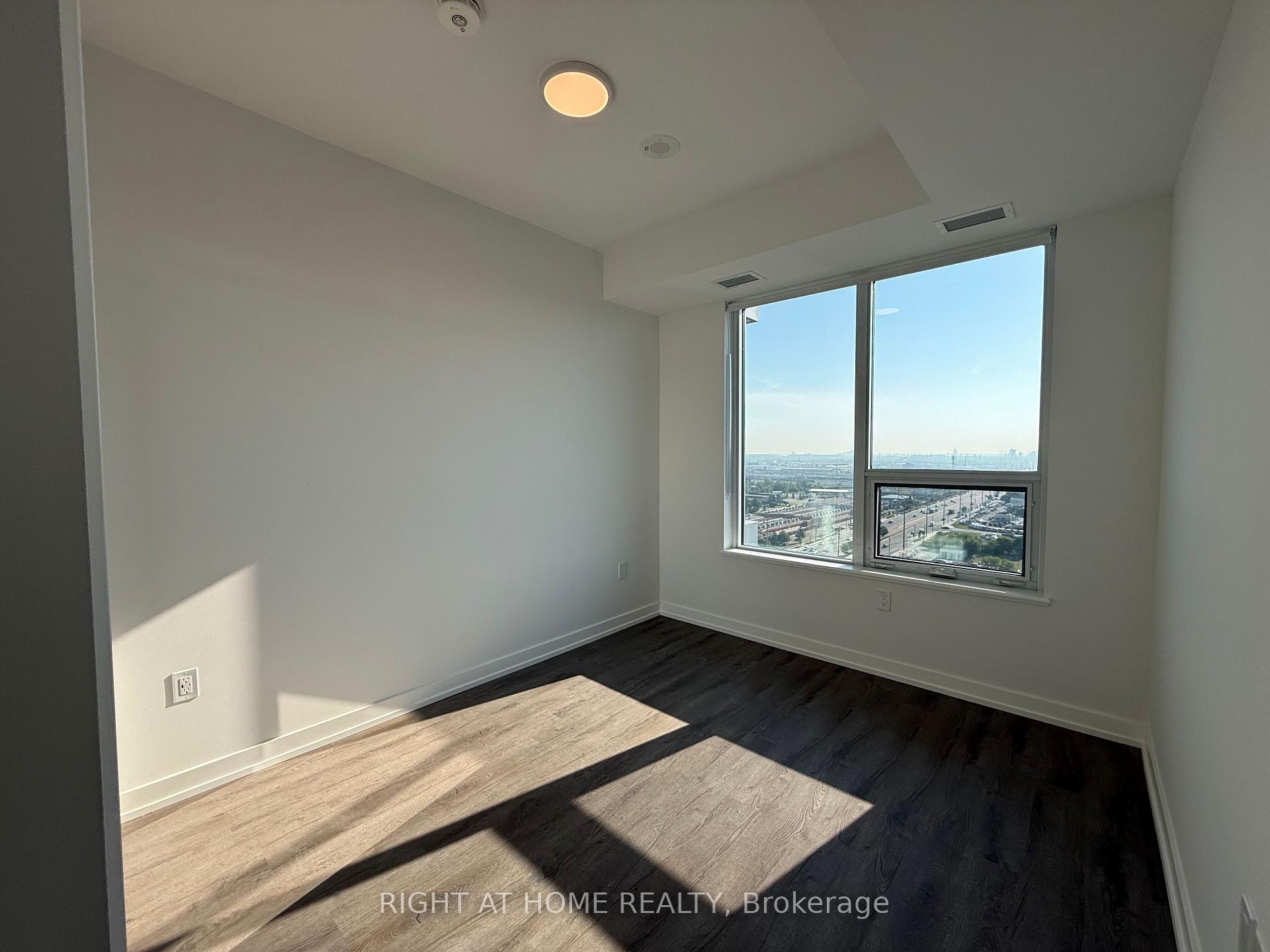 Photo 1 of Unit 1609, 21 Meadowdale Road, Vaughan, Concord — HOMEH