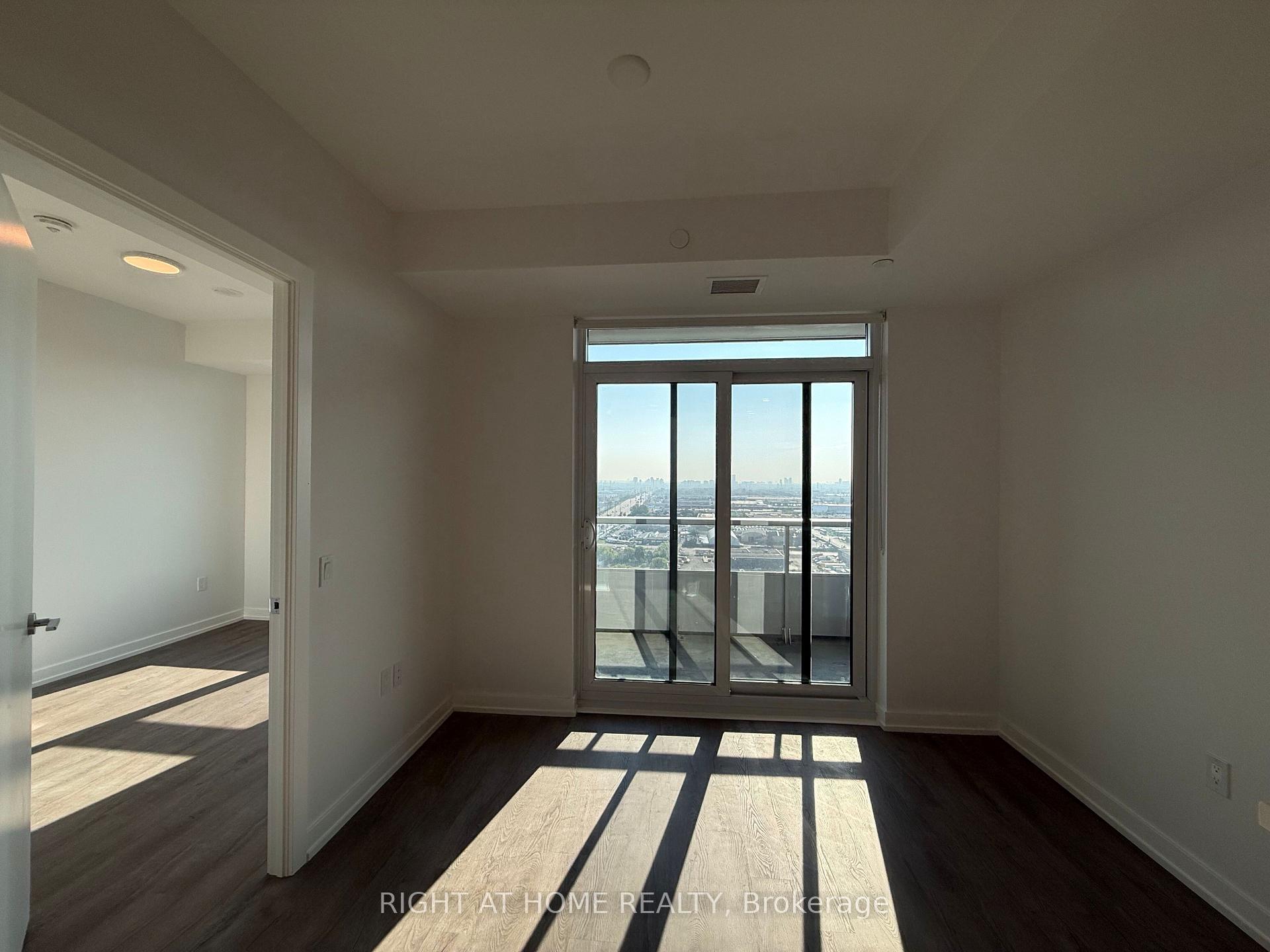 Photo 4 of Unit 1609, 21 Meadowdale Road, Vaughan, Concord — HOMEH