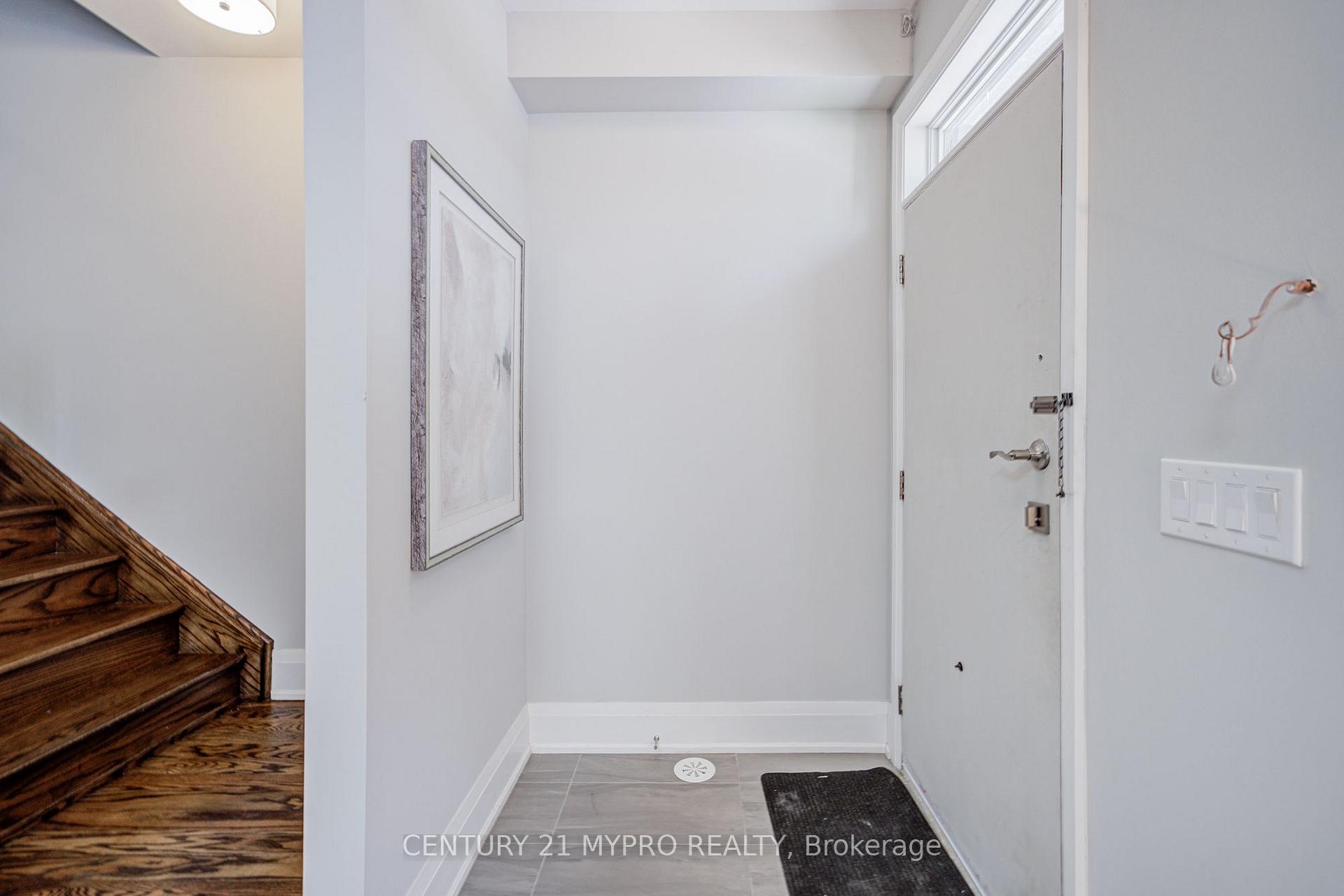 Photo 2 of Unit TH3, 392 Highway 7 Road E, Richmond Hill, Doncrest — HOMEH