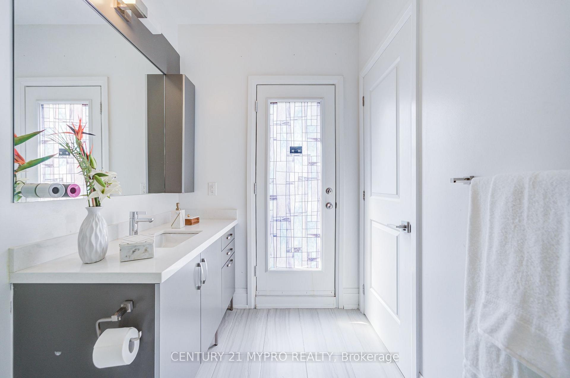 Photo 37 of Unit TH3, 392 Highway 7 Road E, Richmond Hill, Doncrest — HOMEH