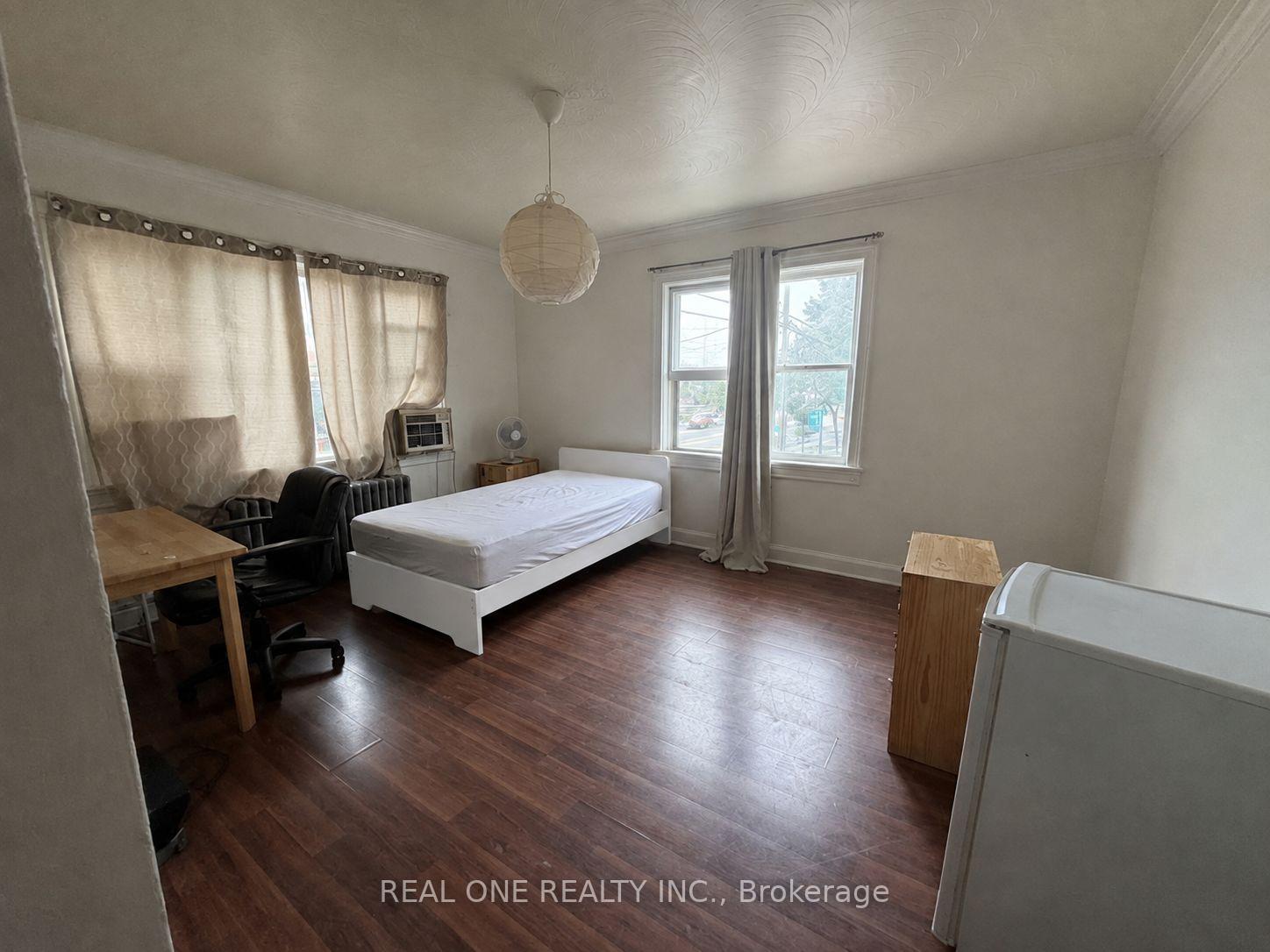 Front of Unit Room2, 3287 Lake Shore Boulevard
