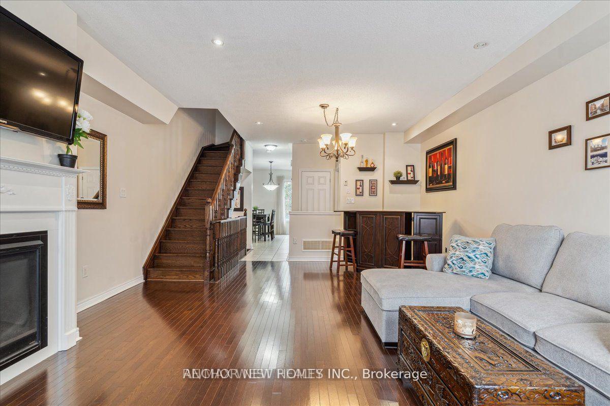 Photo 4 of Unit 3, 6 Cedar Lake Crescent, Brampton, Bram West — HOMEH