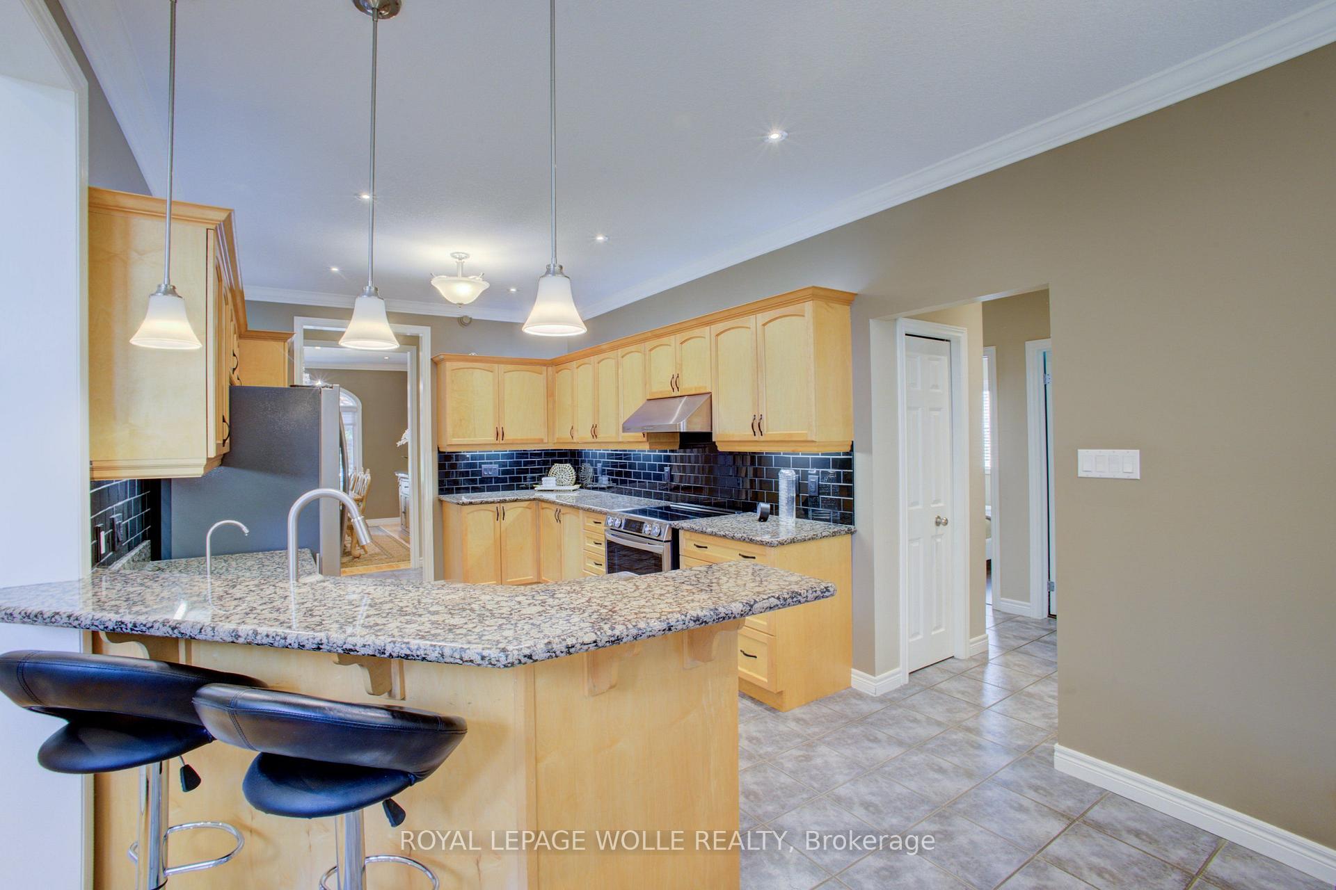 Photo 18 of 457 Caryndale Drive, Kitchener, Brigadoon — HOMEH