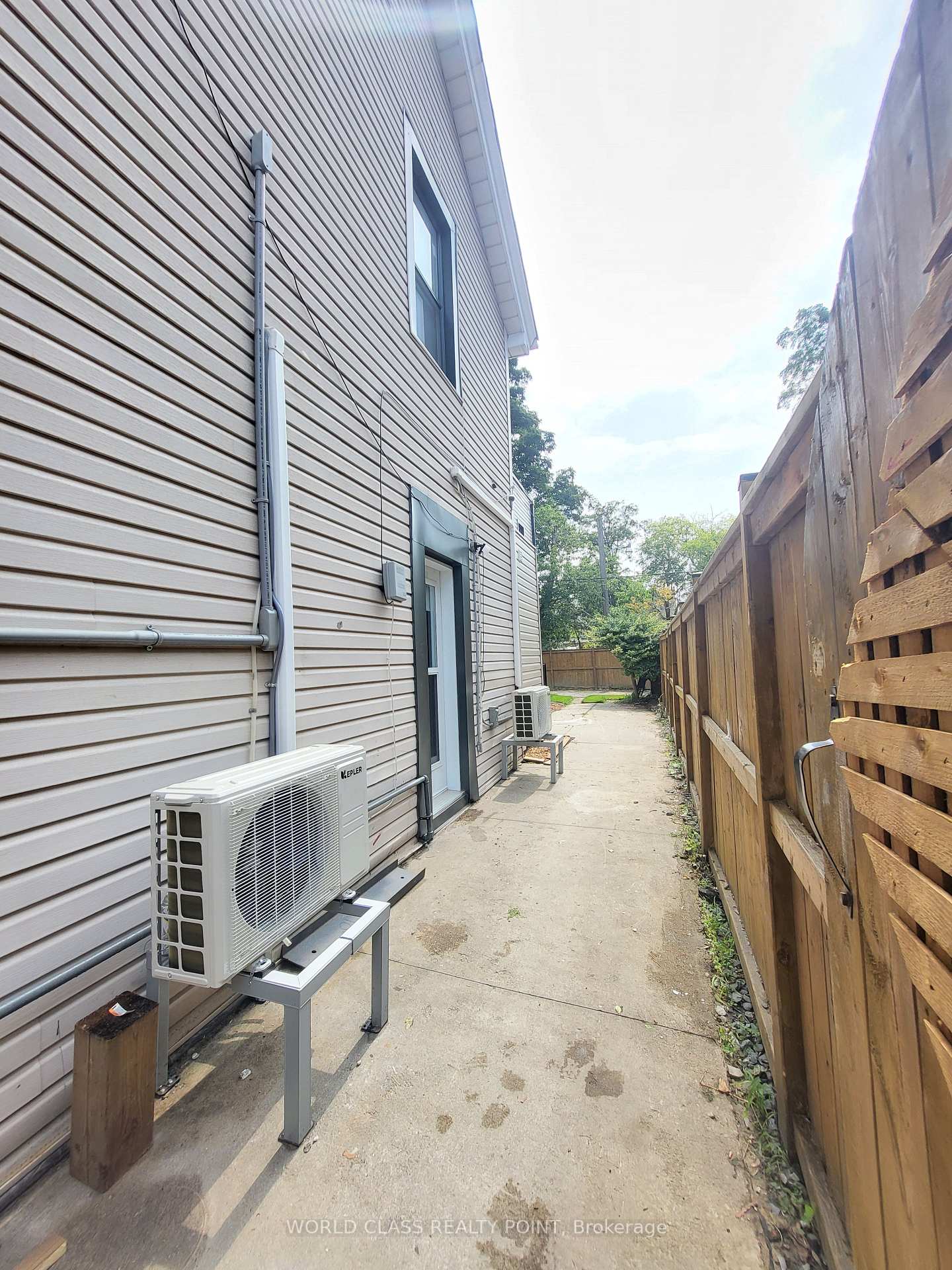 Photo 4 of 49 Vine Avenue, Toronto, Junction Area — HOMEH