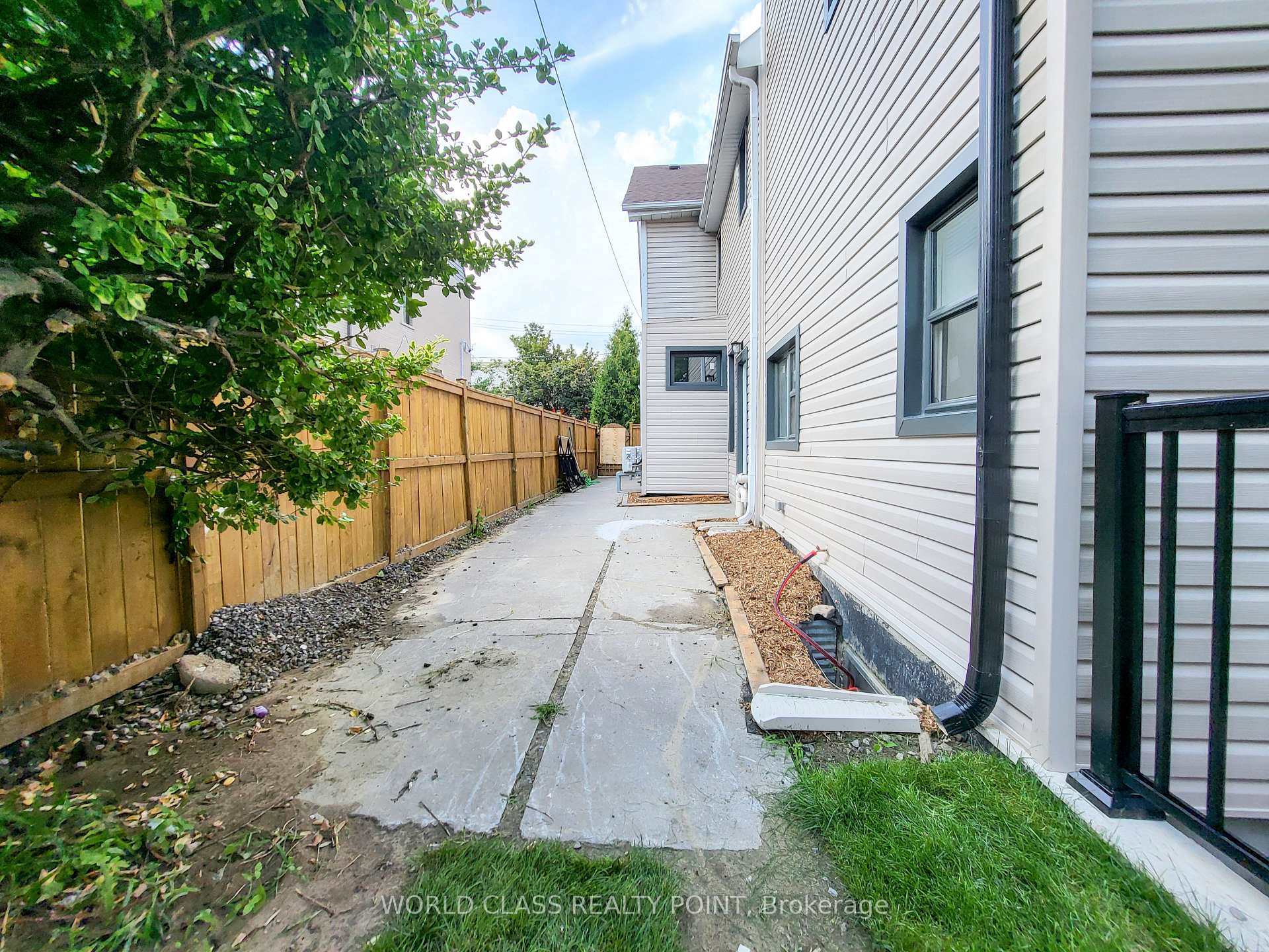 Photo 23 of 49 Vine Avenue, Toronto, Junction Area — HOMEH
