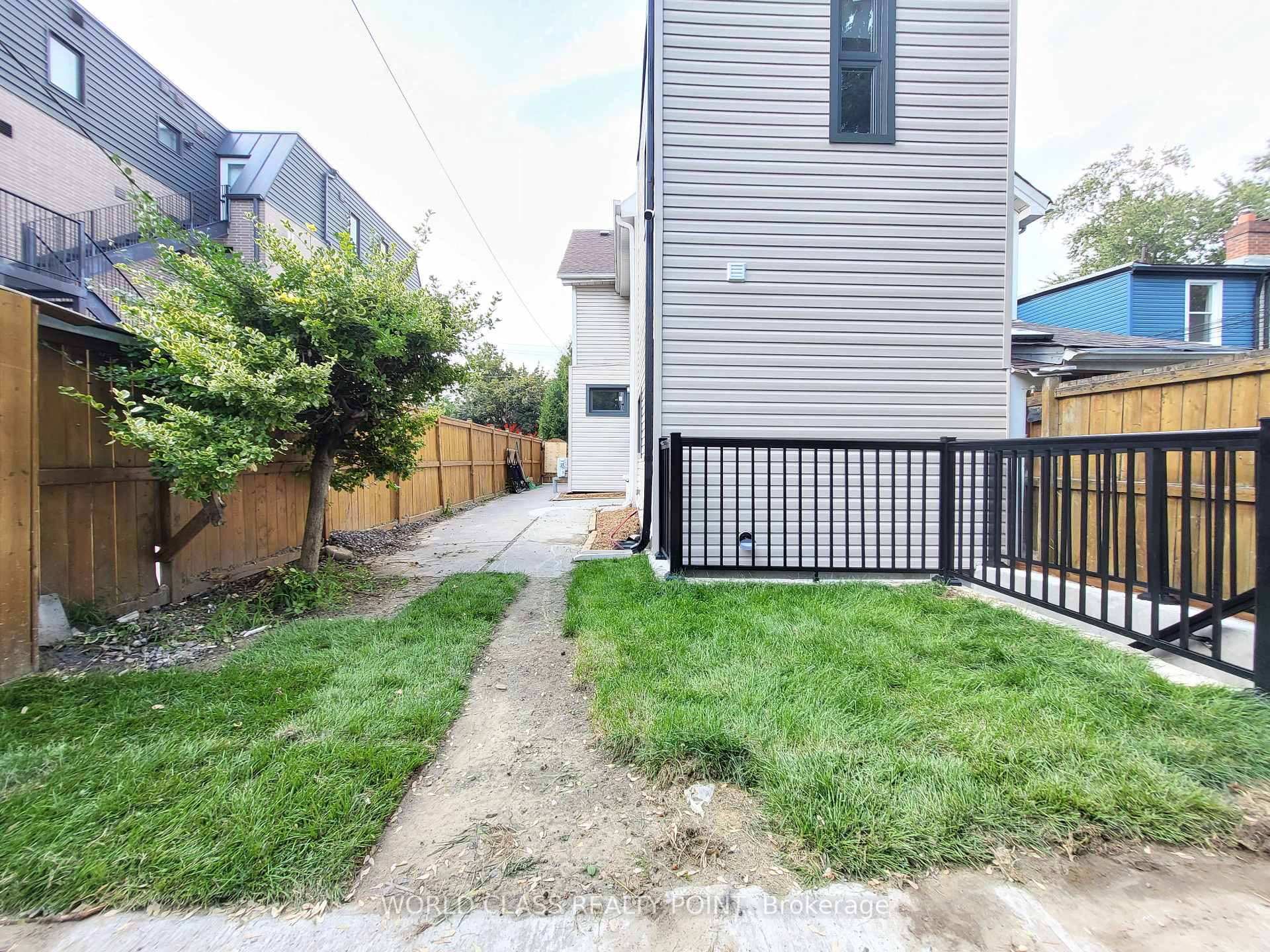 Photo 24 of 49 Vine Avenue, Toronto, Junction Area — HOMEH