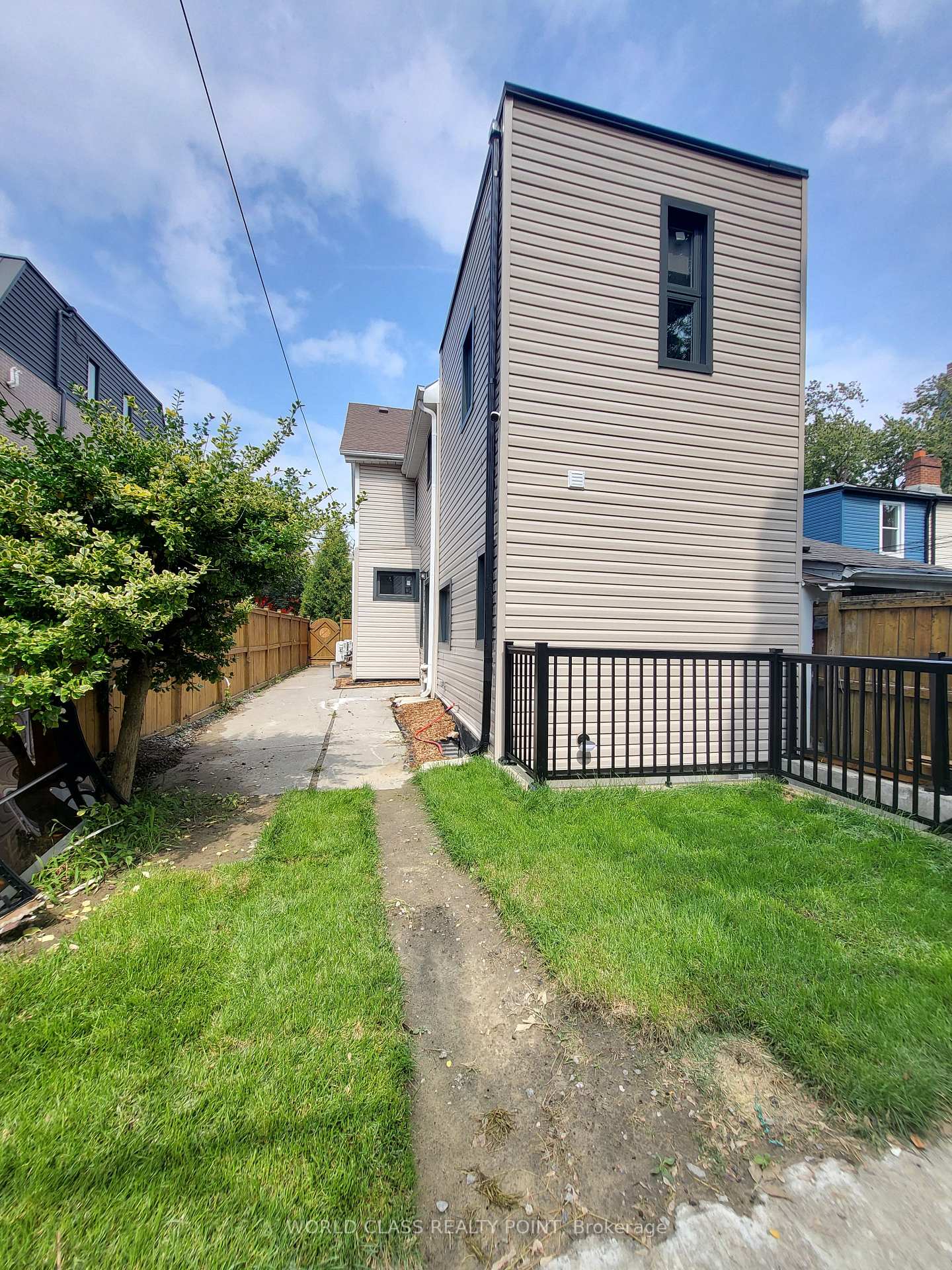 Photo 25 of 49 Vine Avenue, Toronto, Junction Area — HOMEH