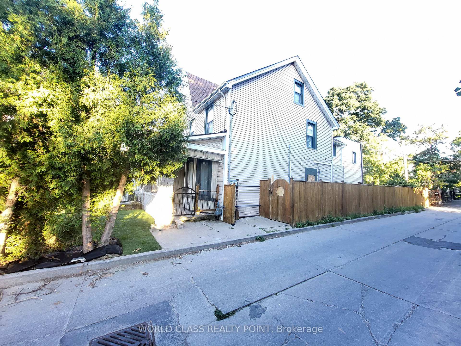 Photo 28 of 49 Vine Avenue, Toronto, Junction Area — HOMEH