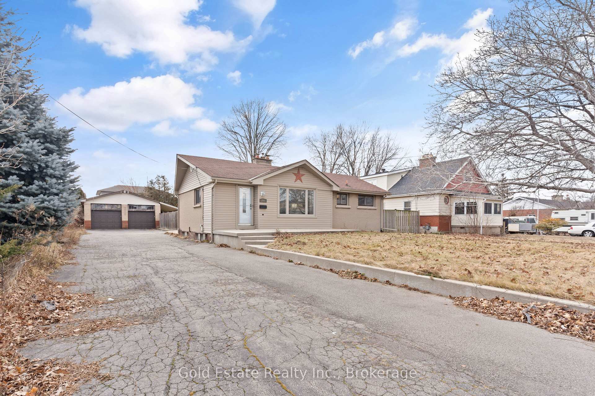 Photo 1 of 298 Barton Street, Hamilton, Stoney Creek — HOMEH