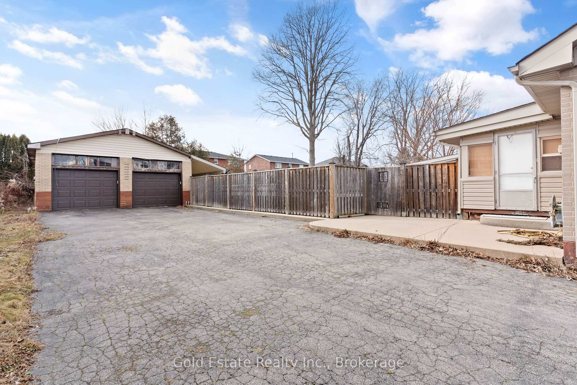 Photo 2 of 298 Barton Street, Hamilton, Stoney Creek — HOMEH
