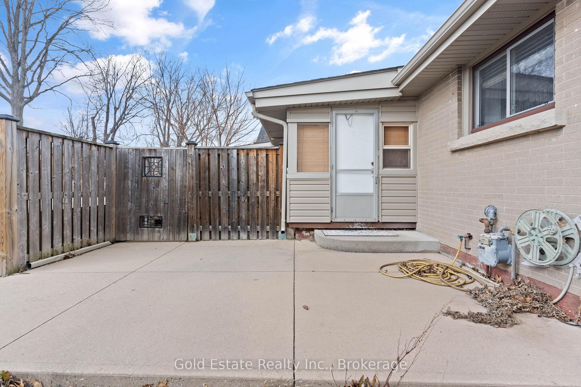 Photo 4 of 298 Barton Street, Hamilton, Stoney Creek — HOMEH