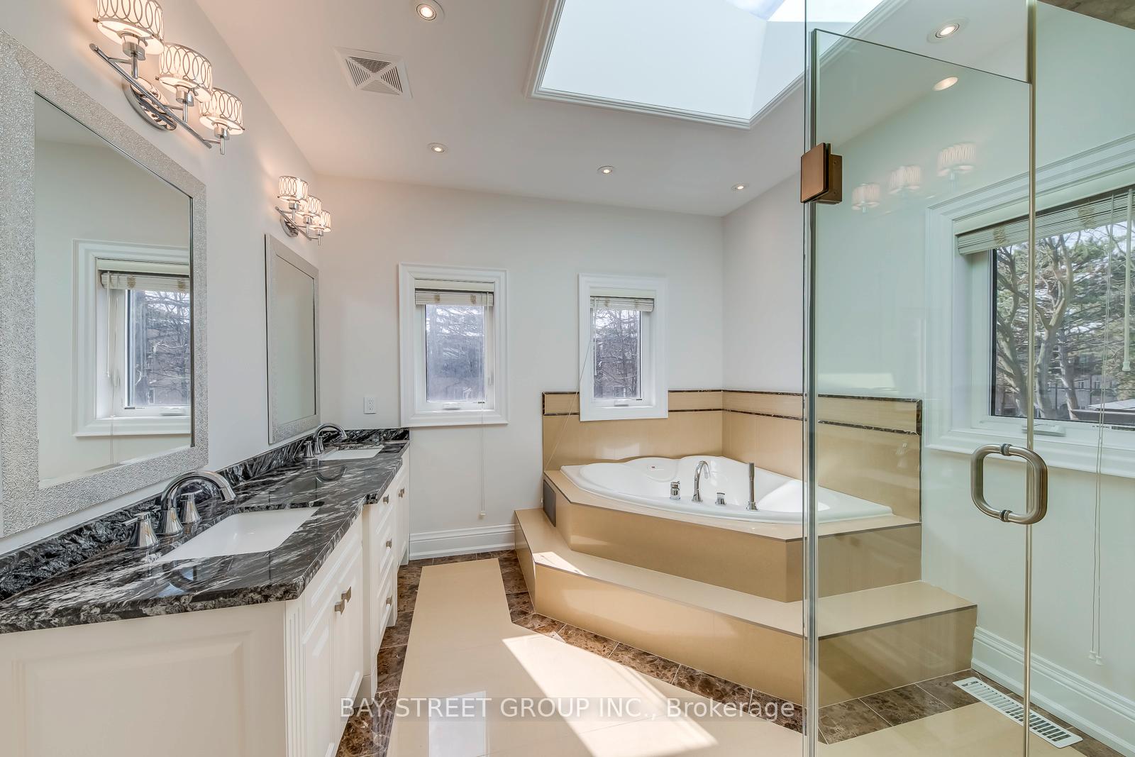 Photo 21 of 39 Foxwarren Drive, North York, Bayview Village — HOMEH