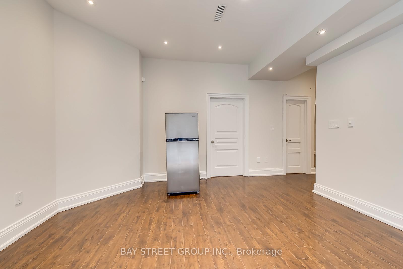 Photo 35 of 39 Foxwarren Drive, North York, Bayview Village — HOMEH