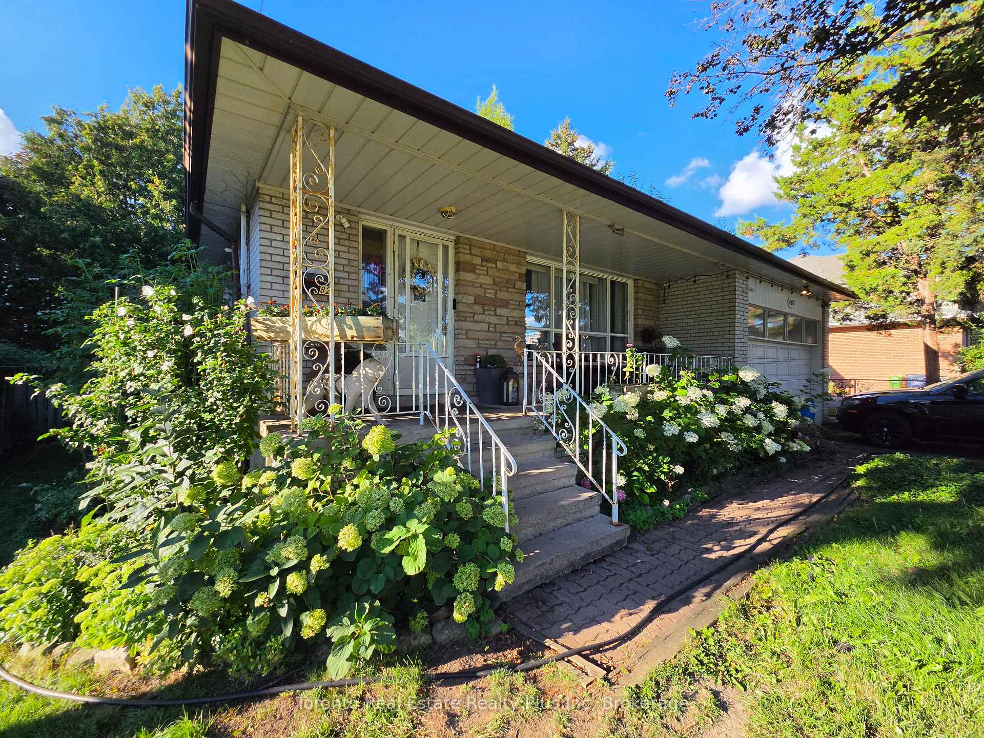 Photo 3 of 482 Ruth Avenue, North York, Newtonbrook East — HOMEH
