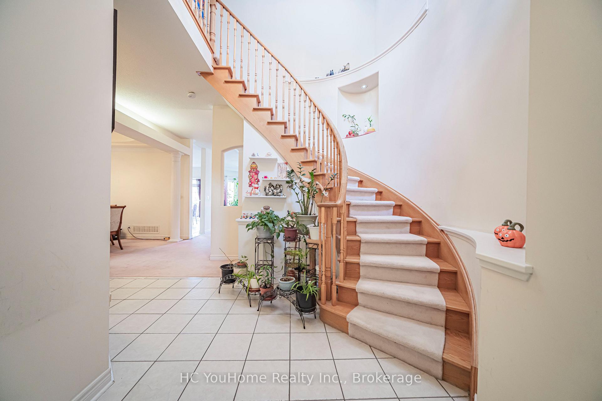 Photo 7 of 8 Briar Path Lane, Markham, Berczy — HOMEH