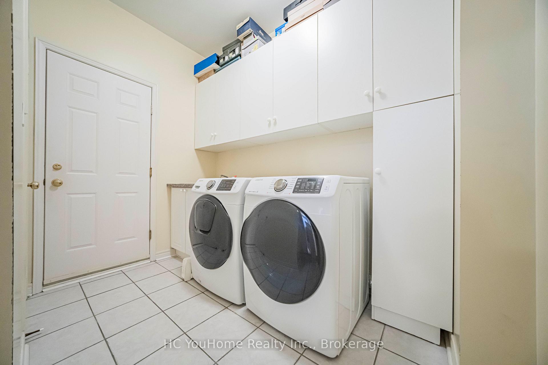 Photo 10 of 8 Briar Path Lane, Markham, Berczy — HOMEH