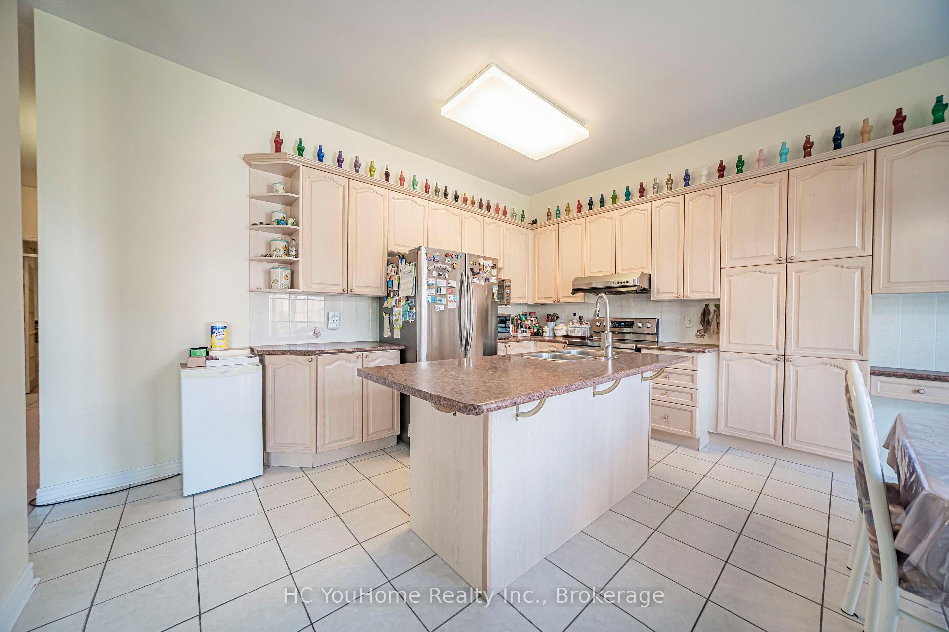 Photo 12 of 8 Briar Path Lane, Markham, Berczy — HOMEH