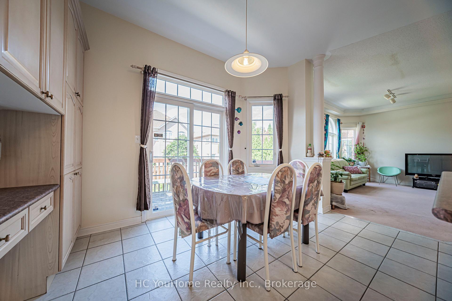 Photo 13 of 8 Briar Path Lane, Markham, Berczy — HOMEH