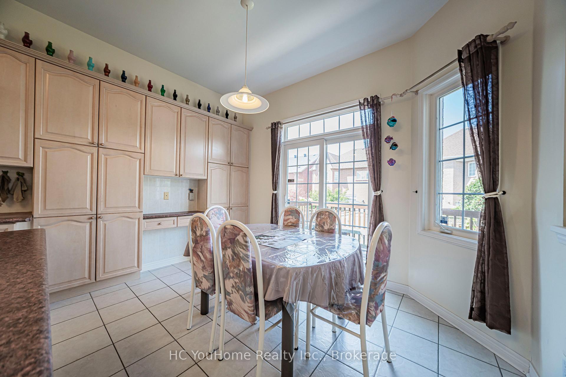 Photo 14 of 8 Briar Path Lane, Markham, Berczy — HOMEH