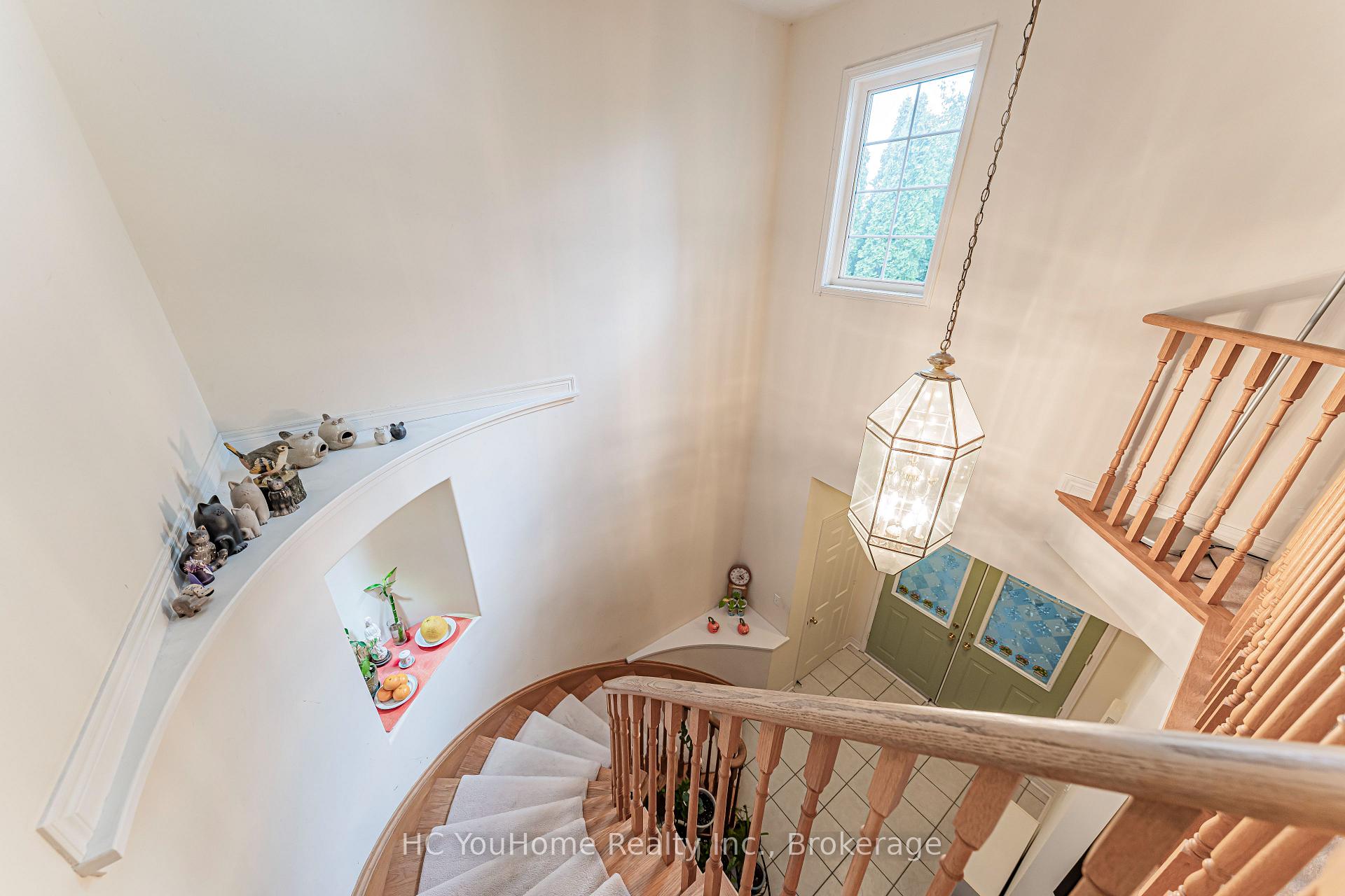 Photo 18 of 8 Briar Path Lane, Markham, Berczy — HOMEH