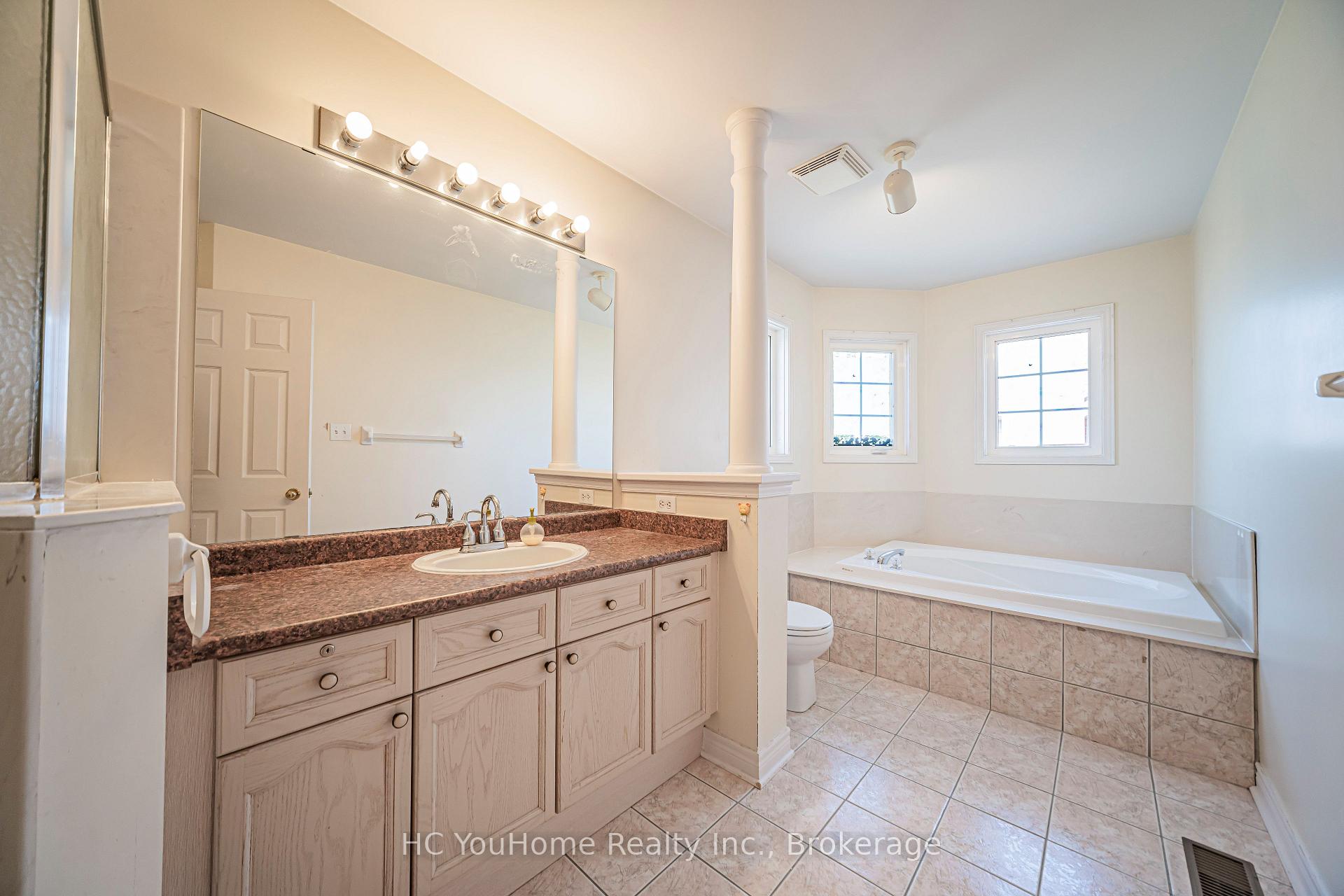 Photo 23 of 8 Briar Path Lane, Markham, Berczy — HOMEH