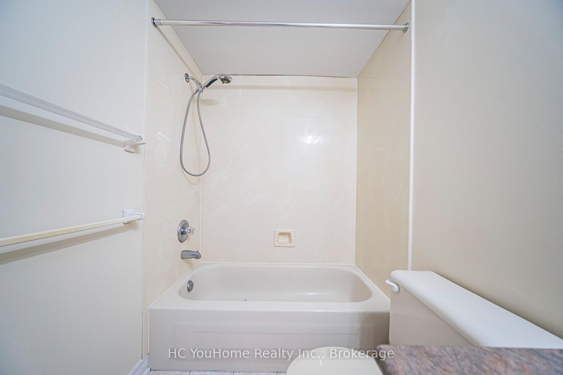 Photo 28 of 8 Briar Path Lane, Markham, Berczy — HOMEH