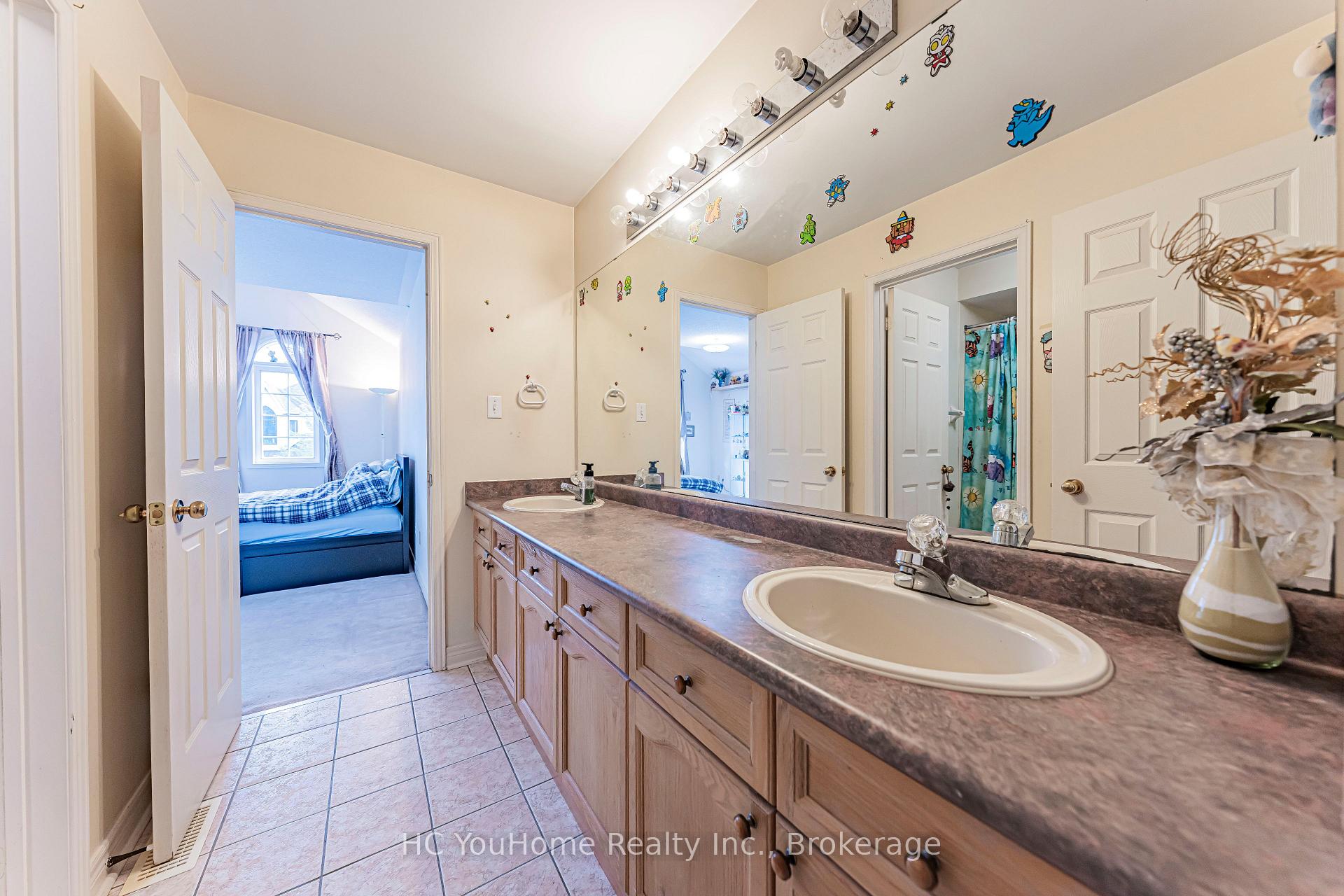 Photo 34 of 8 Briar Path Lane, Markham, Berczy — HOMEH