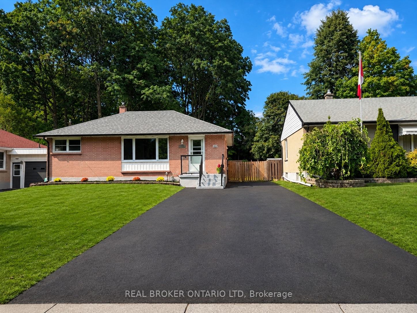 Photo 2 of 1864 Herbert Avenue, London, East H — HOMEH