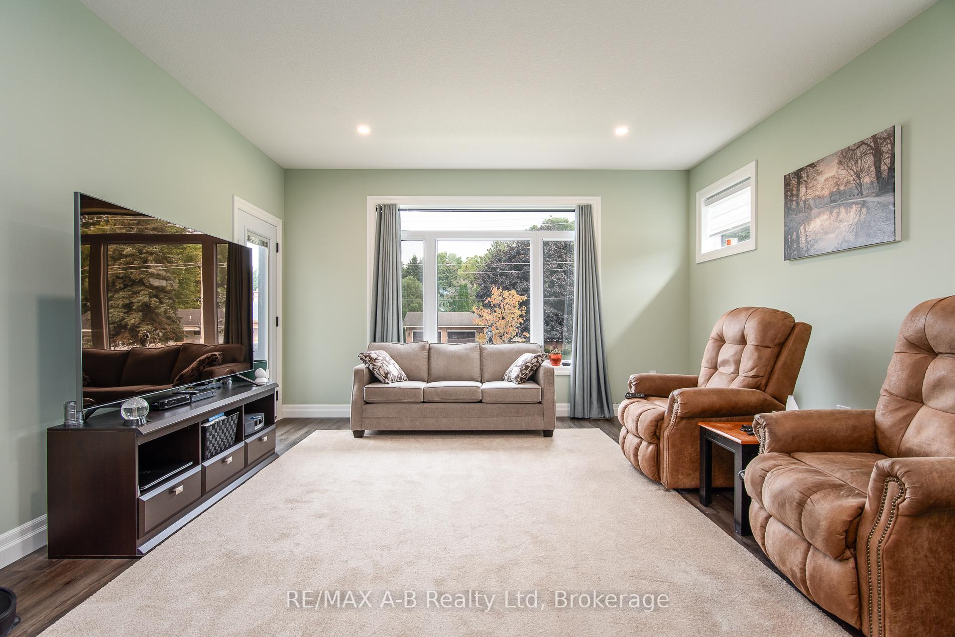 Photo 18 of 172 Hooper Street, St. Marys — HOMEH