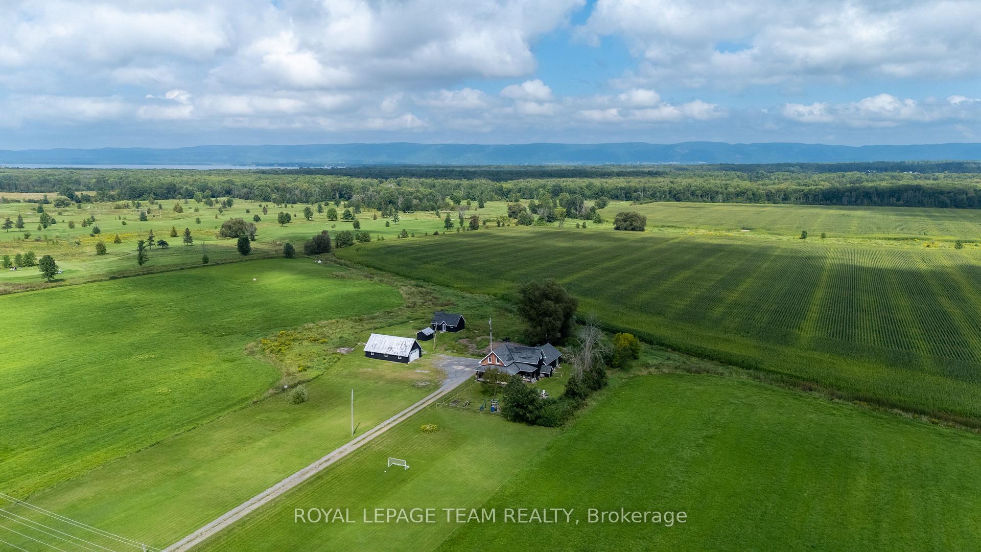 Photo 2 of 3570 Dunrobin Road, Ottawa, Dunrobin Shores — HOMEH
