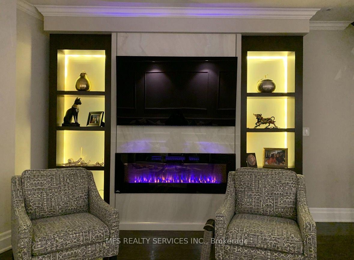 Photo 2 of 26 David Dunlap Circle, North York, Banbury-Don Mills — HOMEH