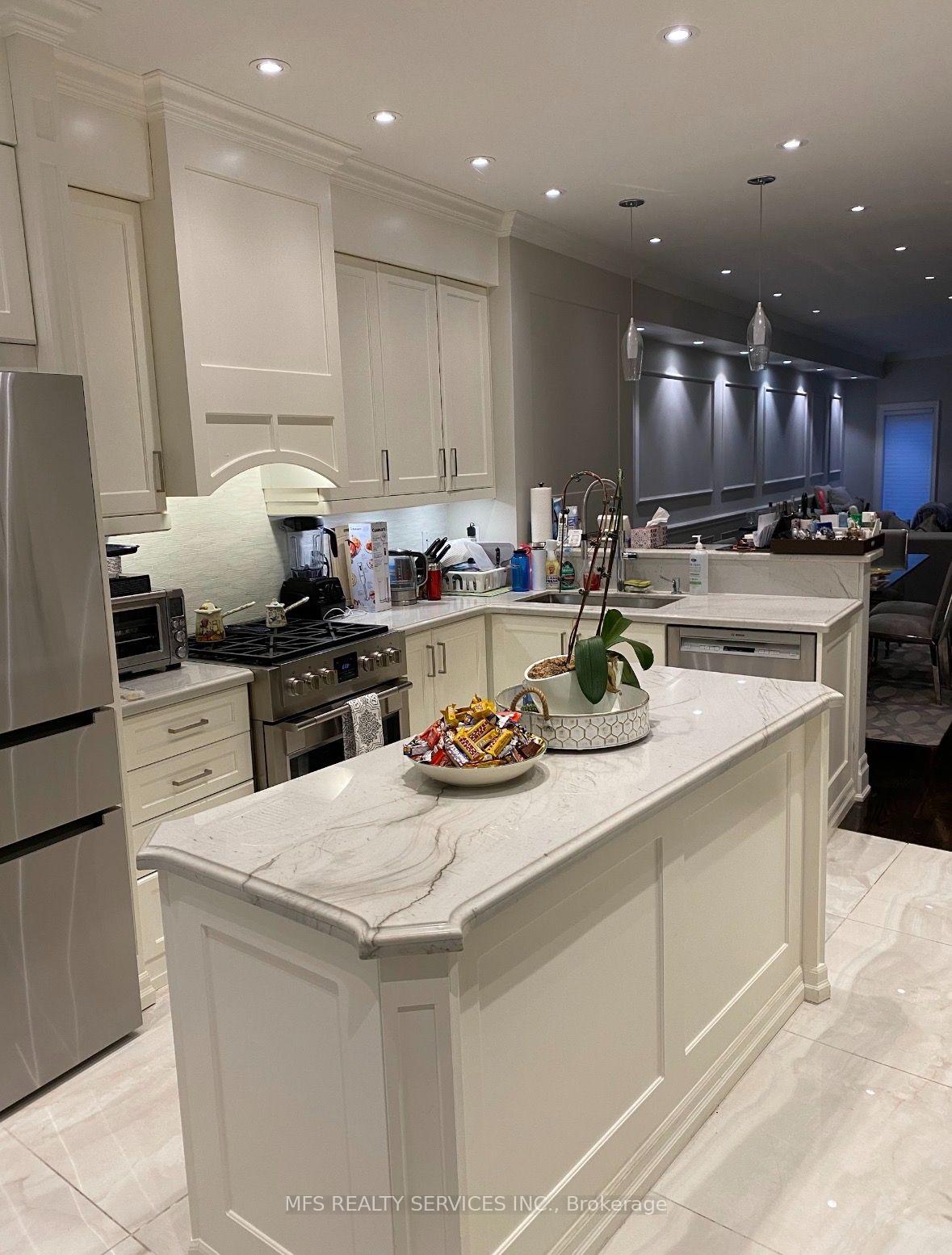 Photo 5 of 26 David Dunlap Circle, North York, Banbury-Don Mills — HOMEH
