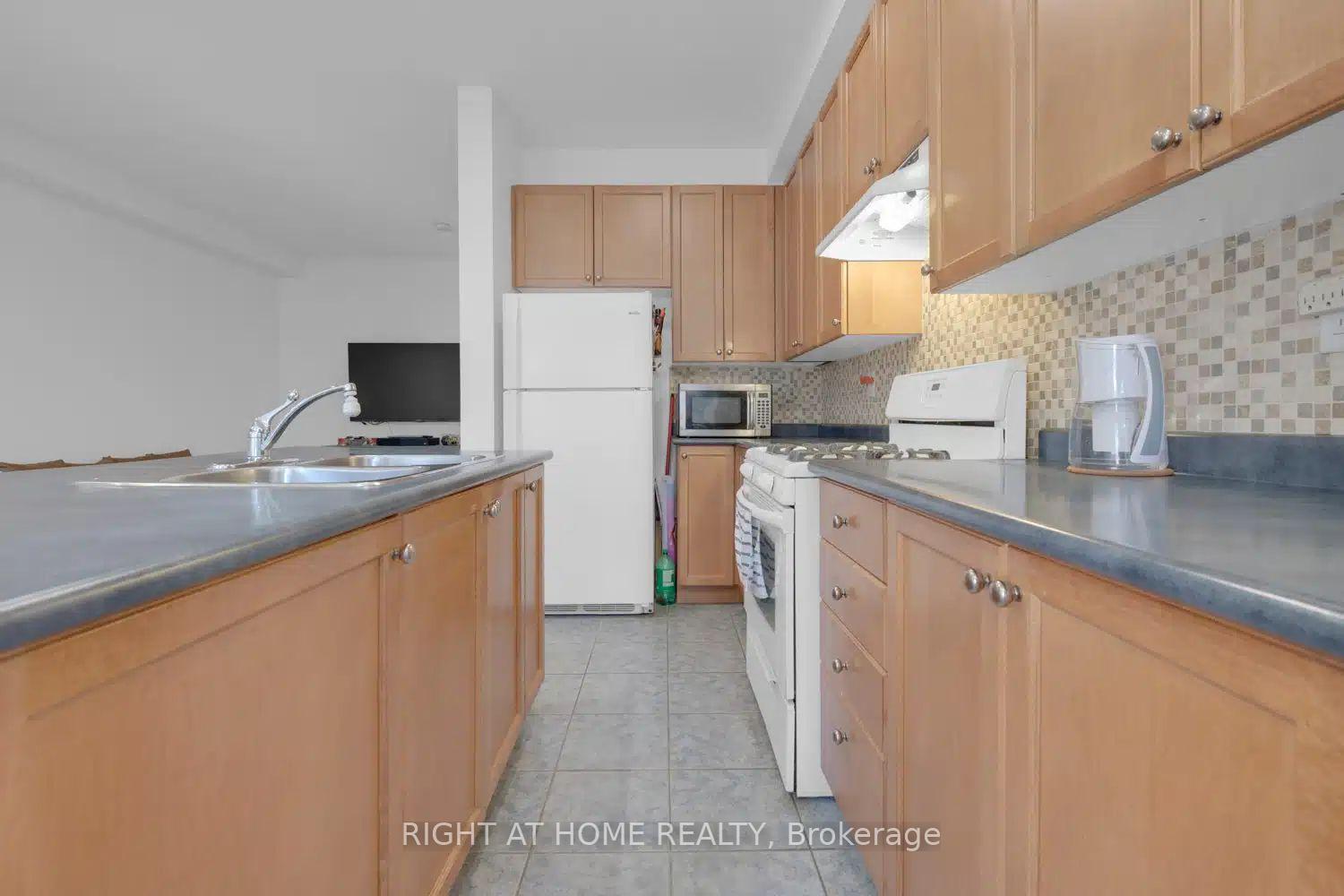 Photo 12 of 53 Silent Pond Crescent, Brampton, Madoc — HOMEH