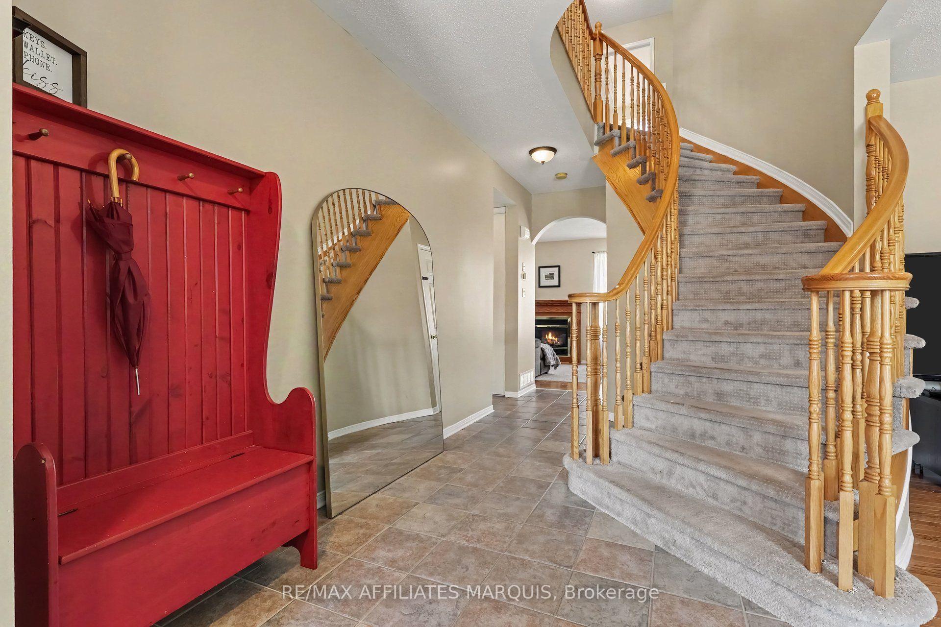 Photo 5 of 218 Annapolis Circle, Ottawa, Hunt Club — HOMEH
