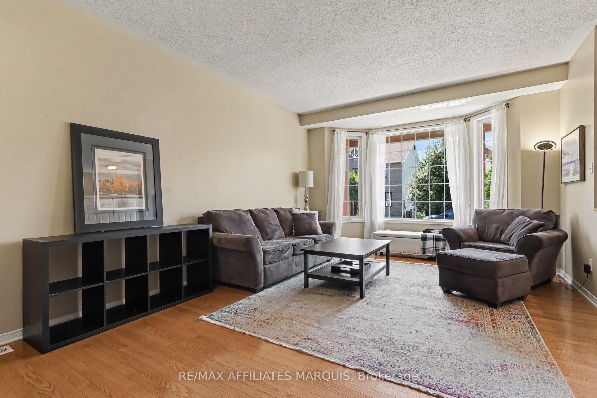 Photo 6 of 218 Annapolis Circle, Ottawa, Hunt Club — HOMEH